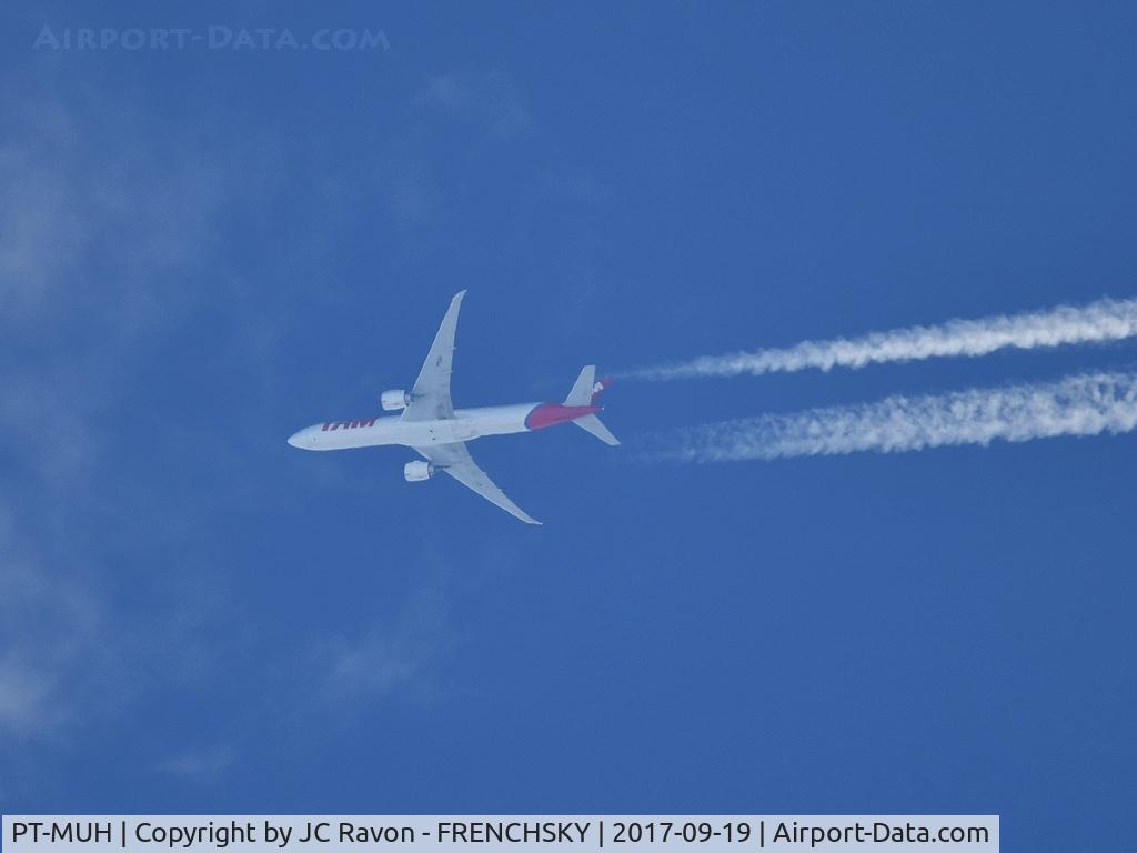 PT-MUH, 2012 Boeing 777-32W/ER C/N 38889, TAM 8070 SAO PAULO to FRANKFURT, 34,000 ft under Bordeaux (BOD) airport and my garden....