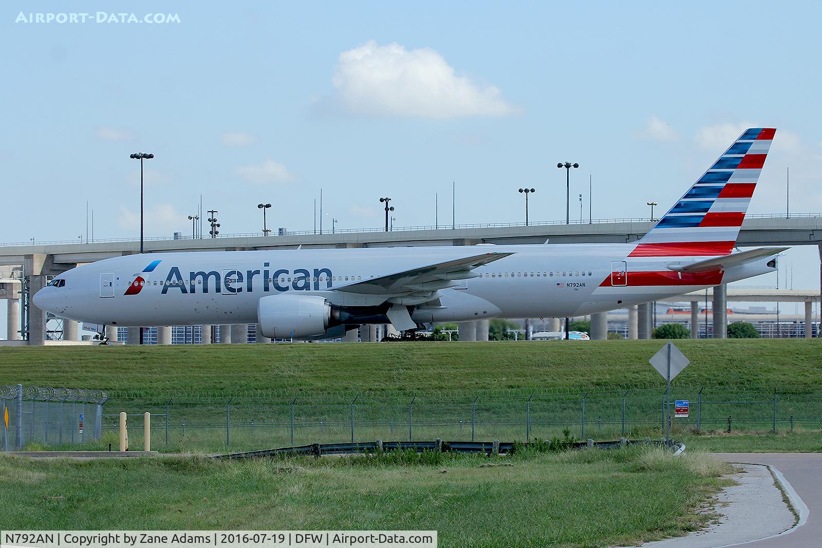 N792AN, 2000 Boeing 777-223 C/N 30253, At DFW Airport