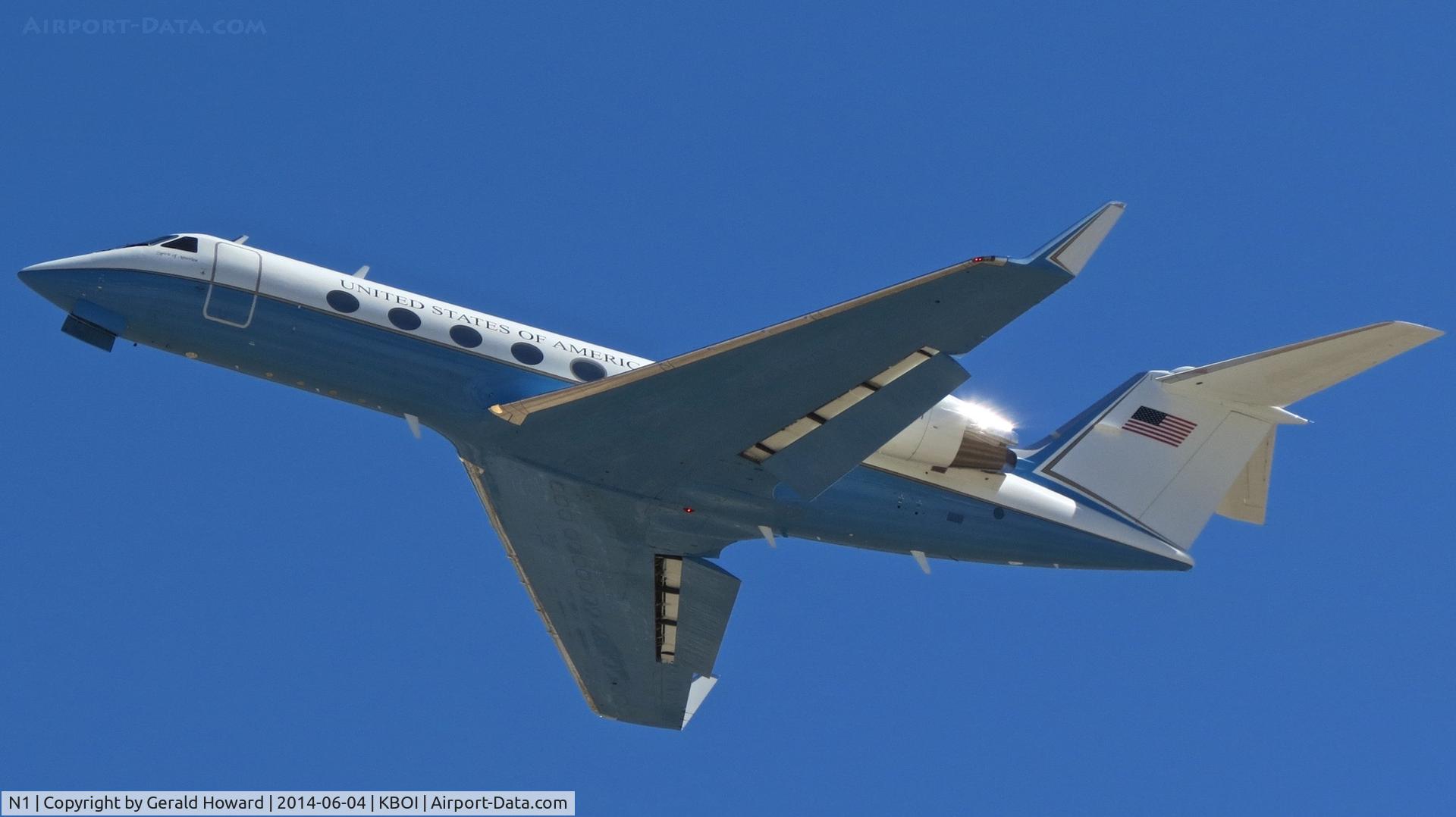 N1, 1988 Gulfstream Aerospace G-IV C/N 1071, Take off from RWY 28L.