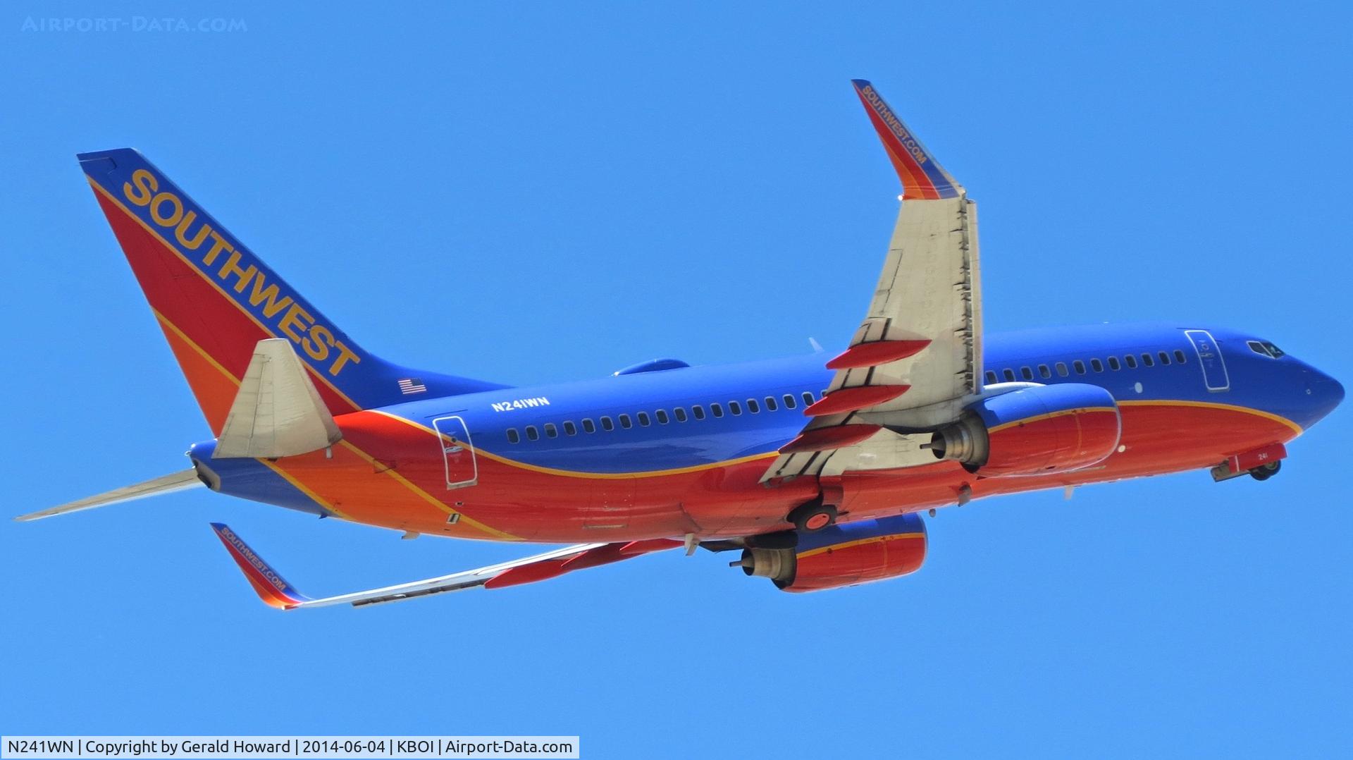 N241WN, 2006 Boeing 737-7H4 C/N 32504, Departing RWY 28R.