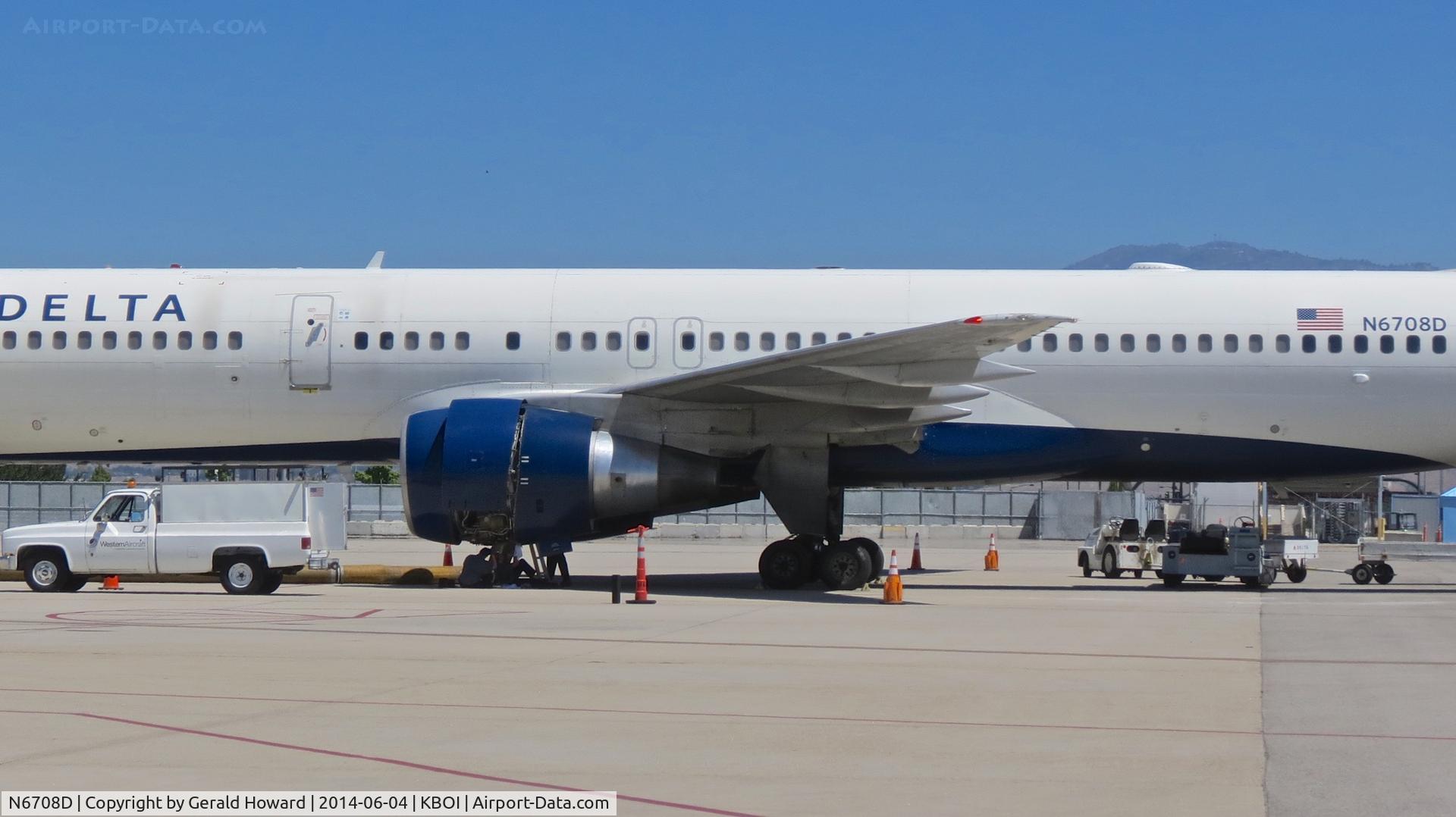 N6708D, 2000 Boeing 757-232 C/N 30480, Diverted into BOI, had a quick fix and departed an hour later.