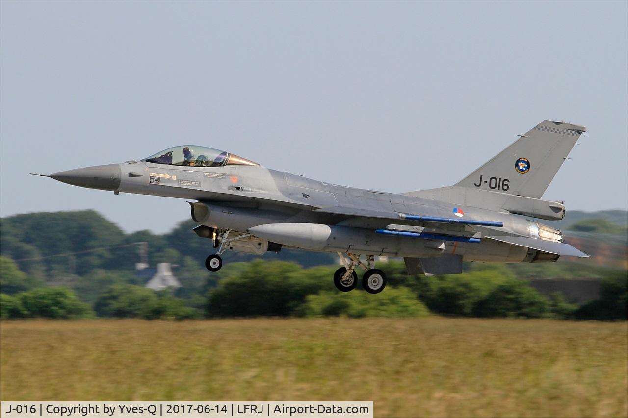 J-016, General Dynamics F-16AM Fighting Falcon C/N 6D-172, Fokker F-16AM Fighting Falcon, Take off rwy 26, Landivisiau Naval Air Base (LFRJ) Tiger Meet 2017