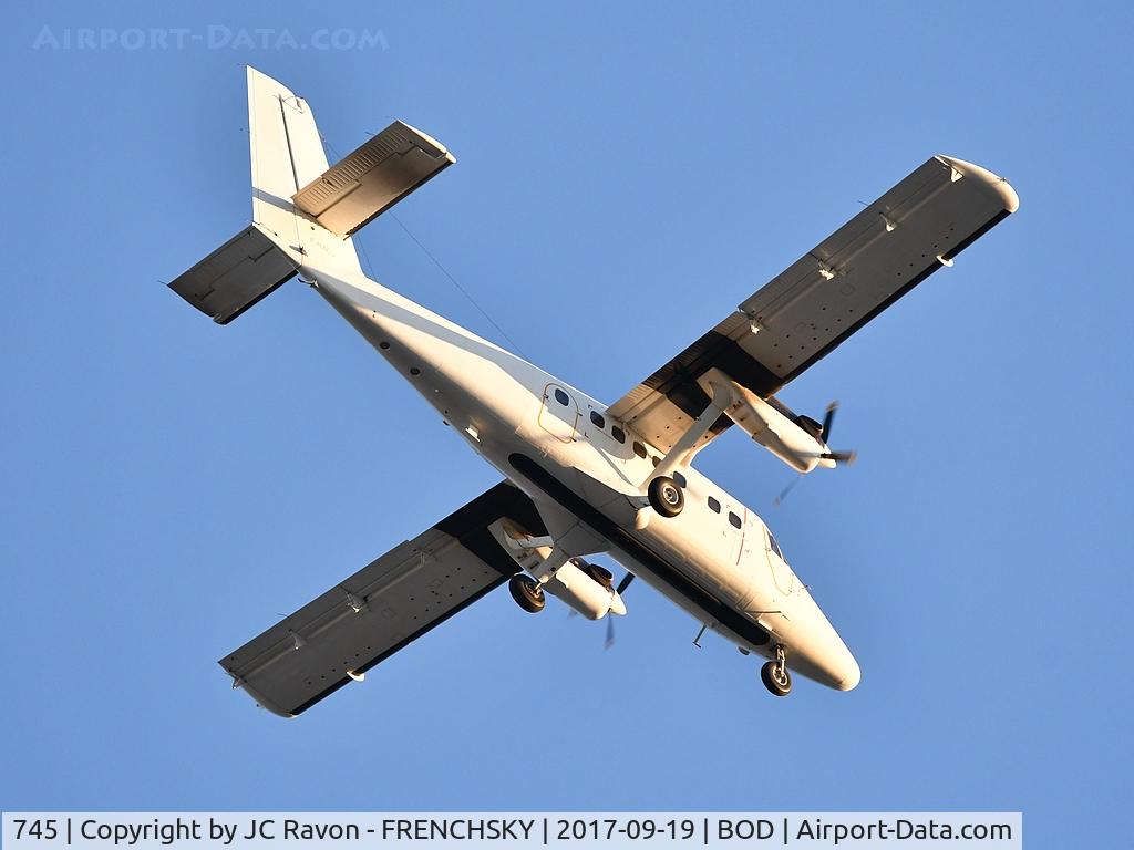 745, 1981 De Havilland Canada DHC-6-300 Twin Otter C/N 745, Armée de l'Air (French Air Force) after Souge droping, landing runway 23