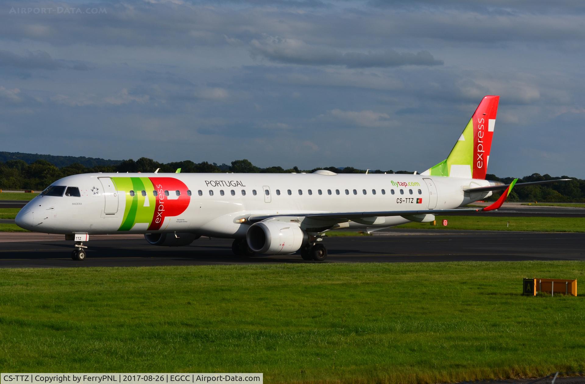 CS-TTZ, 2013 Embraer 195AR (ERJ-190-200IGW) C/N 19000628, ERJ195 taxying past.