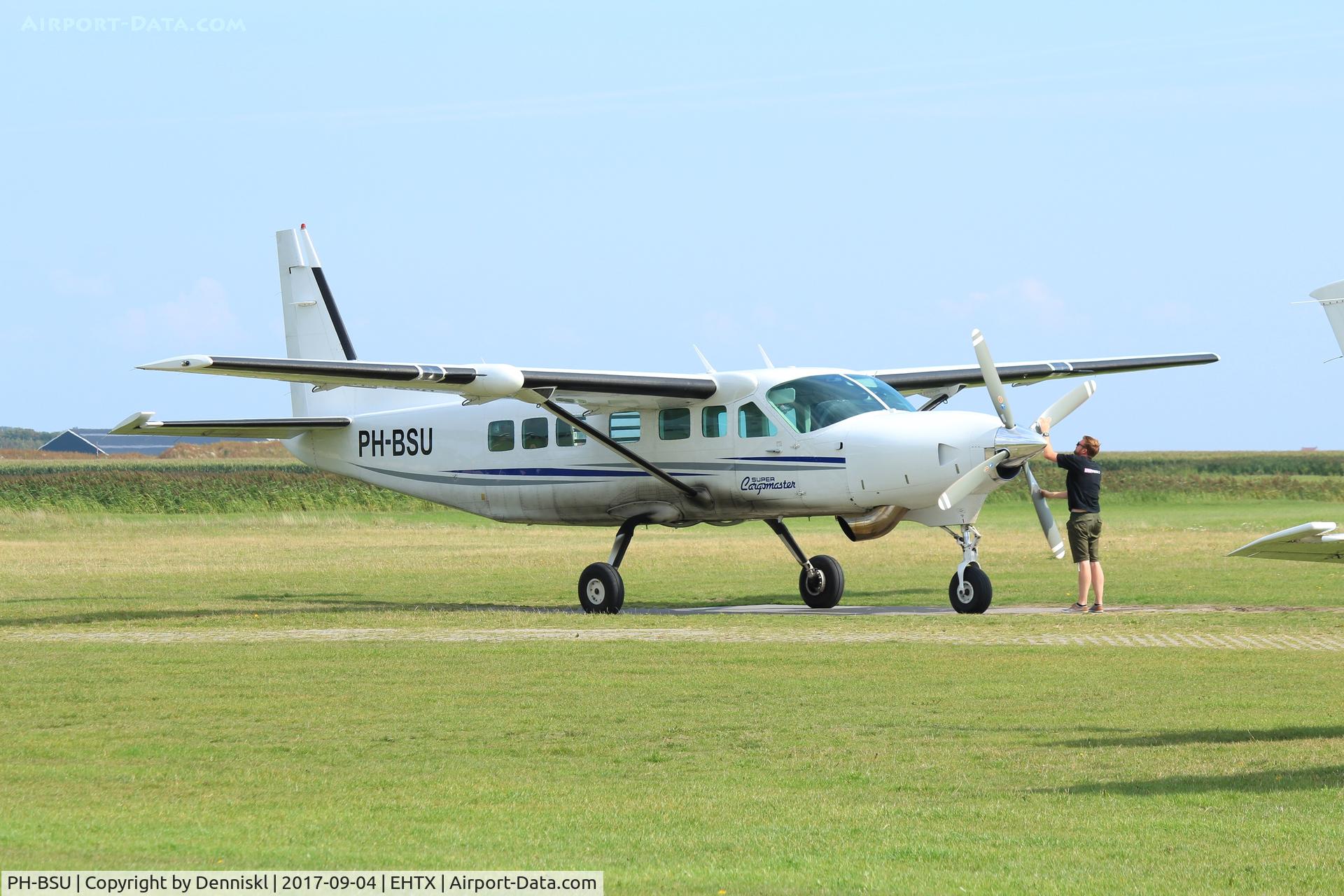 PH-BSU, 2002 Cessna 208B C/N 208B0957, At Texel International Airport