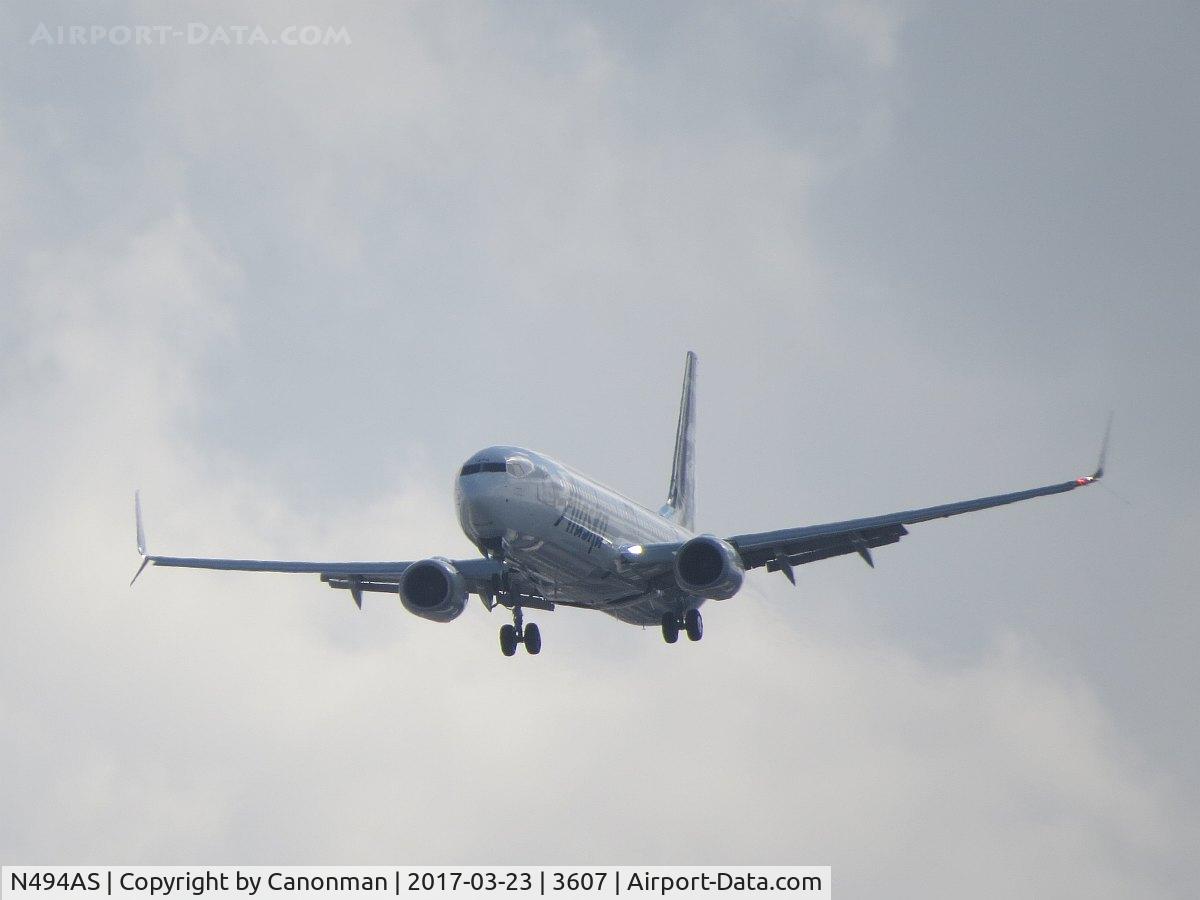 N494AS, 2016 Boeing 737-990/ER C/N 41729, Landing