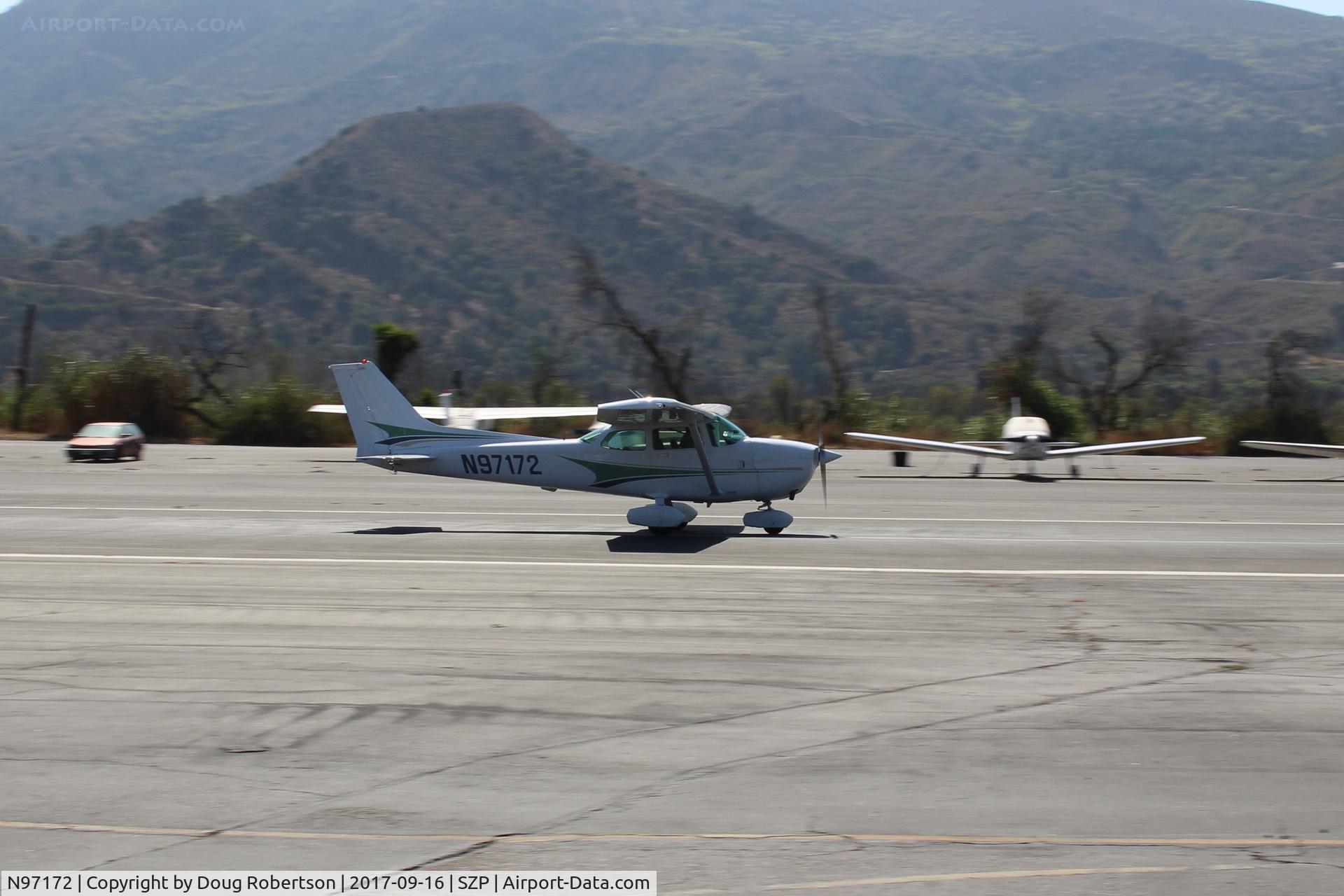 N97172, 1984 Cessna 172P C/N 17276162, 1984 Cessna 172P SKYHAWK, Lycoming IO-320-D2J 160 Hp, takeoff roll Rwy 22