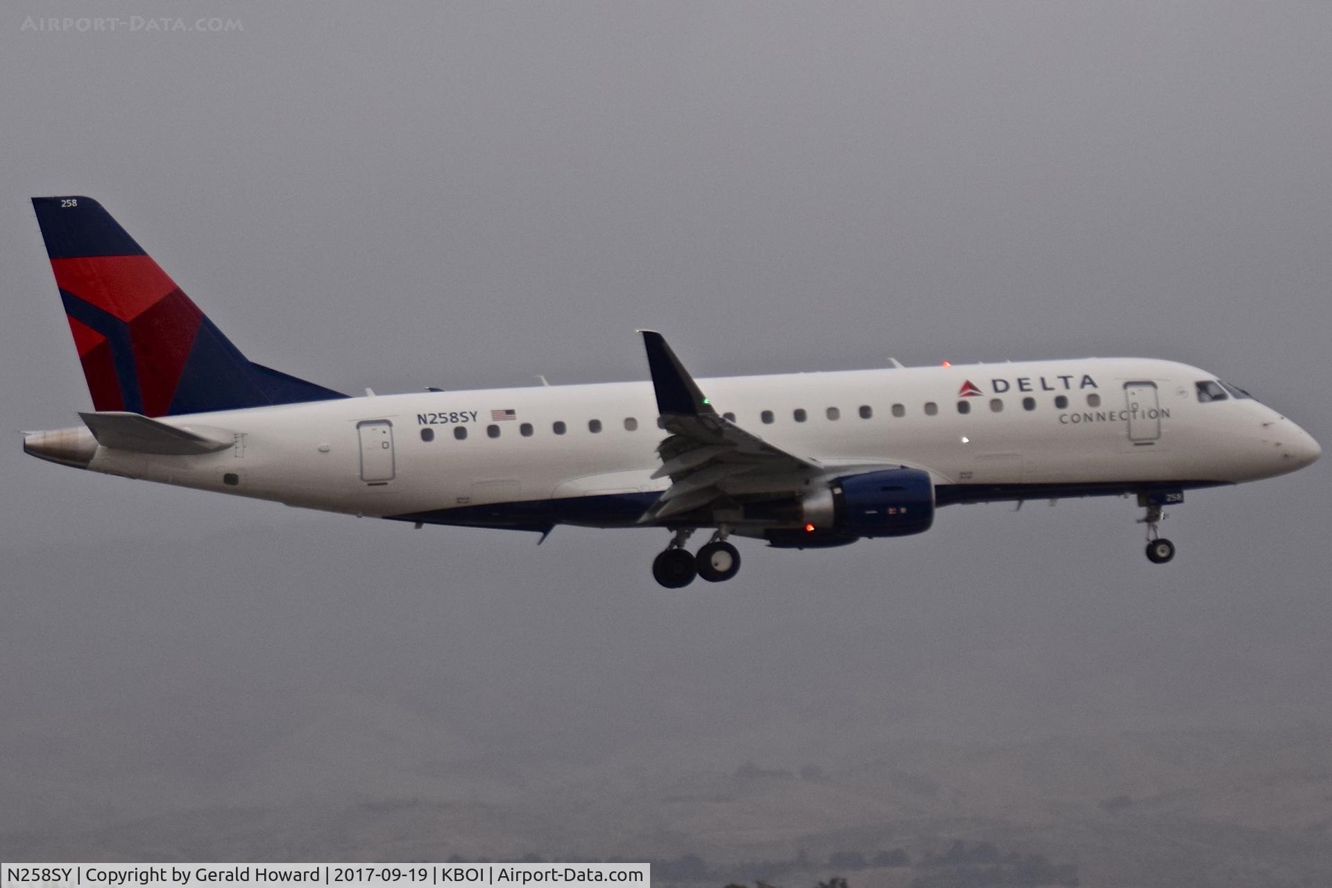 N258SY, 2017 Embraer 175LR (ERJ-170-200LR) C/N 17000655, Landing RWY 10L on a rainy day.