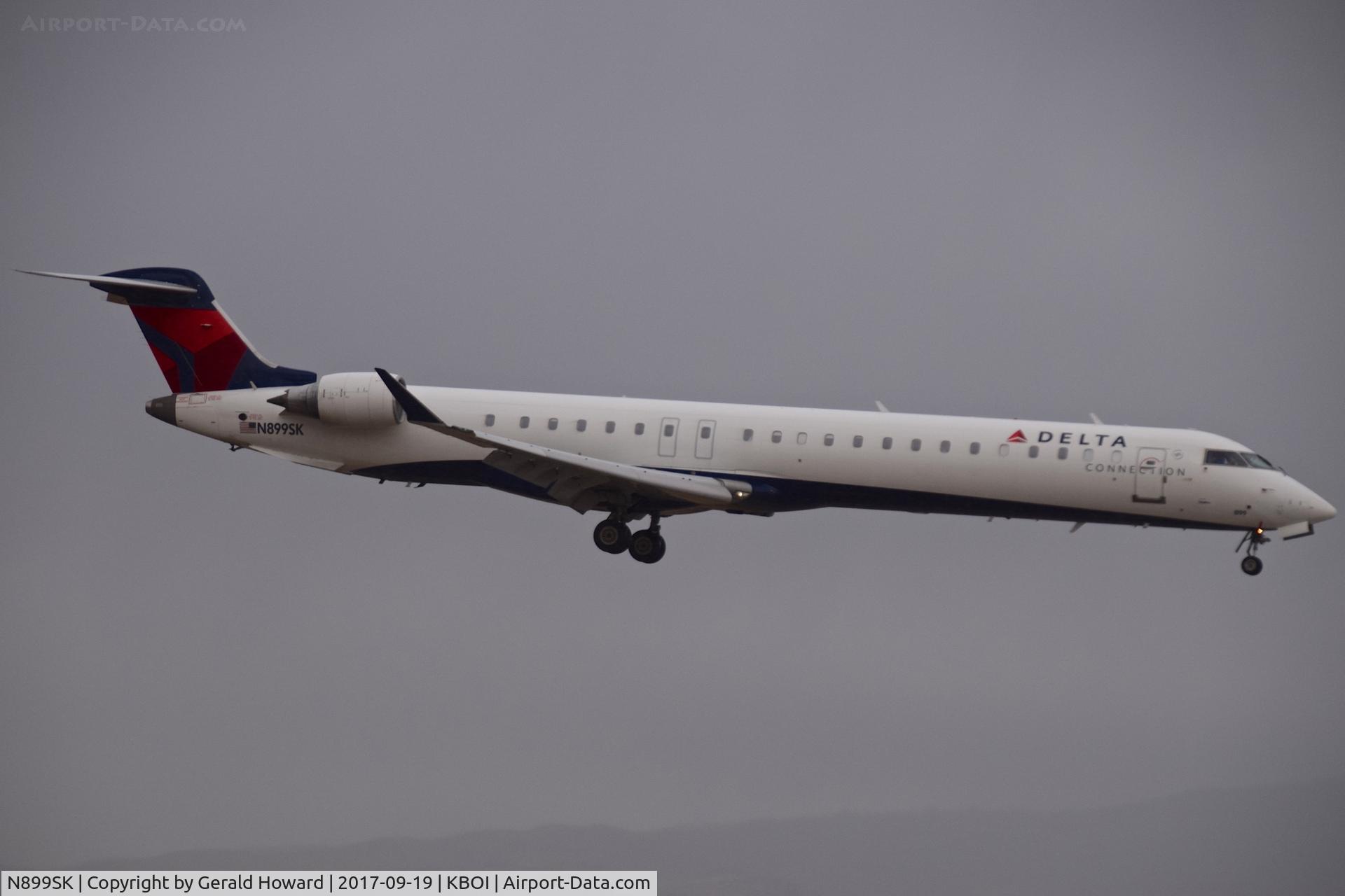 N899SK, 2007 Bombardier CRJ-900ER (CL-600-2D24) C/N 15112, Landing RWY 10R.