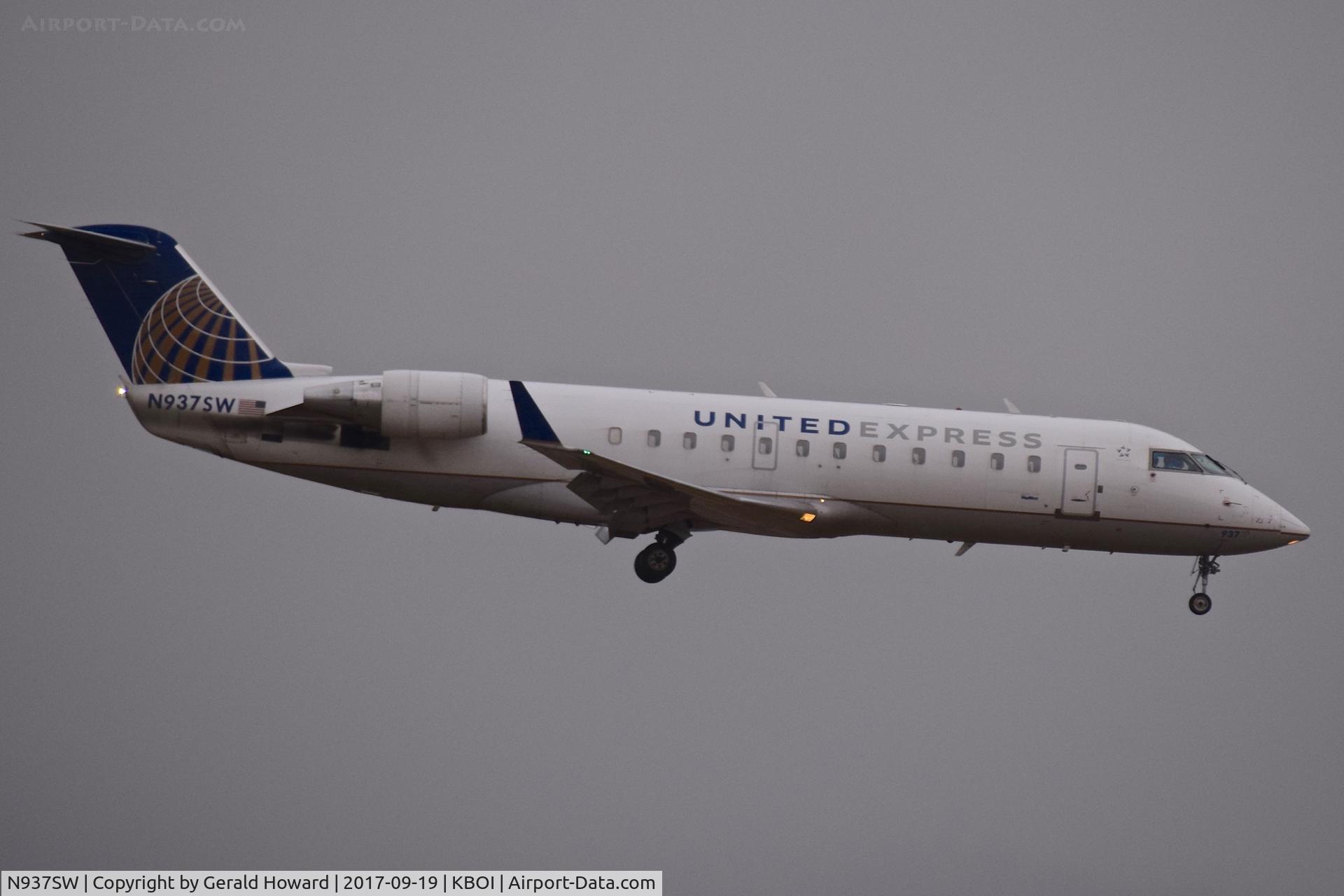 N937SW, 2003 Bombardier CRJ-200LR (CL-600-2B19) C/N 7735, Landing RWY 10L.
