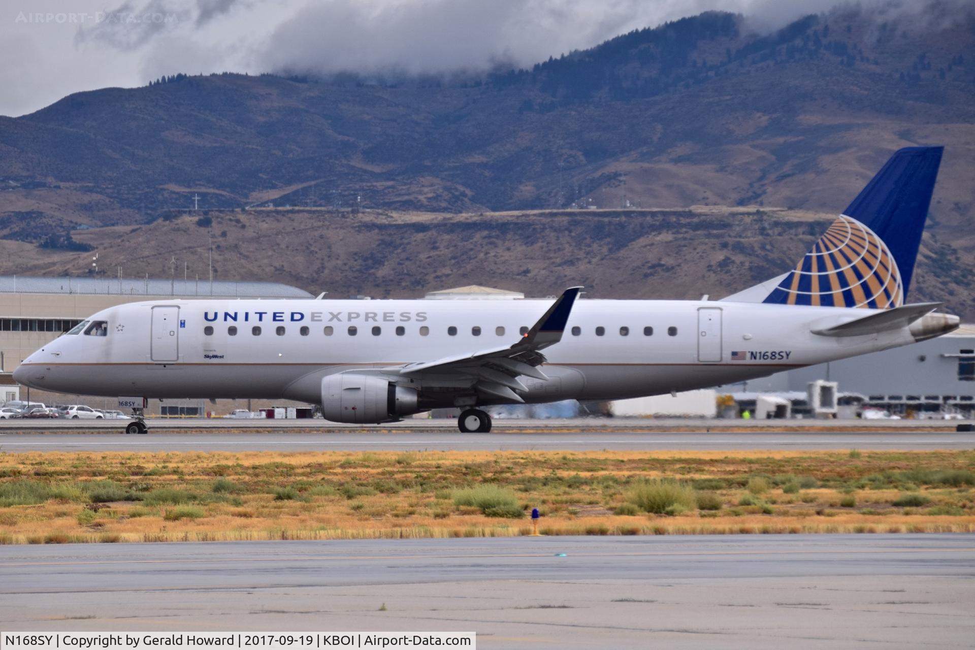 N168SY, 2016 Embraer 175LR (ERJ-170-200LR) C/N 17000617, Landing roll out on RWY 28L.