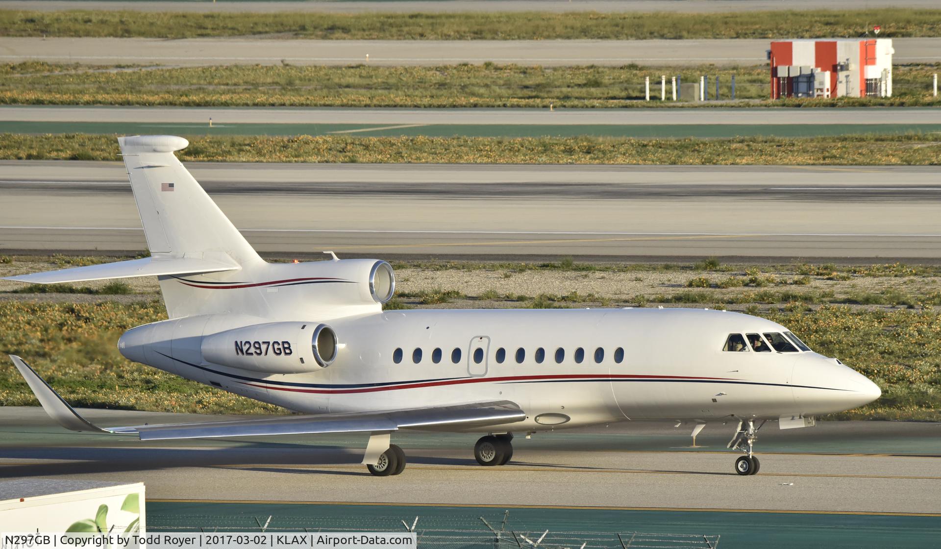 N297GB, 2004 Dassault Falcon 900 EX C/N 131, Taxiing to parking at LAX