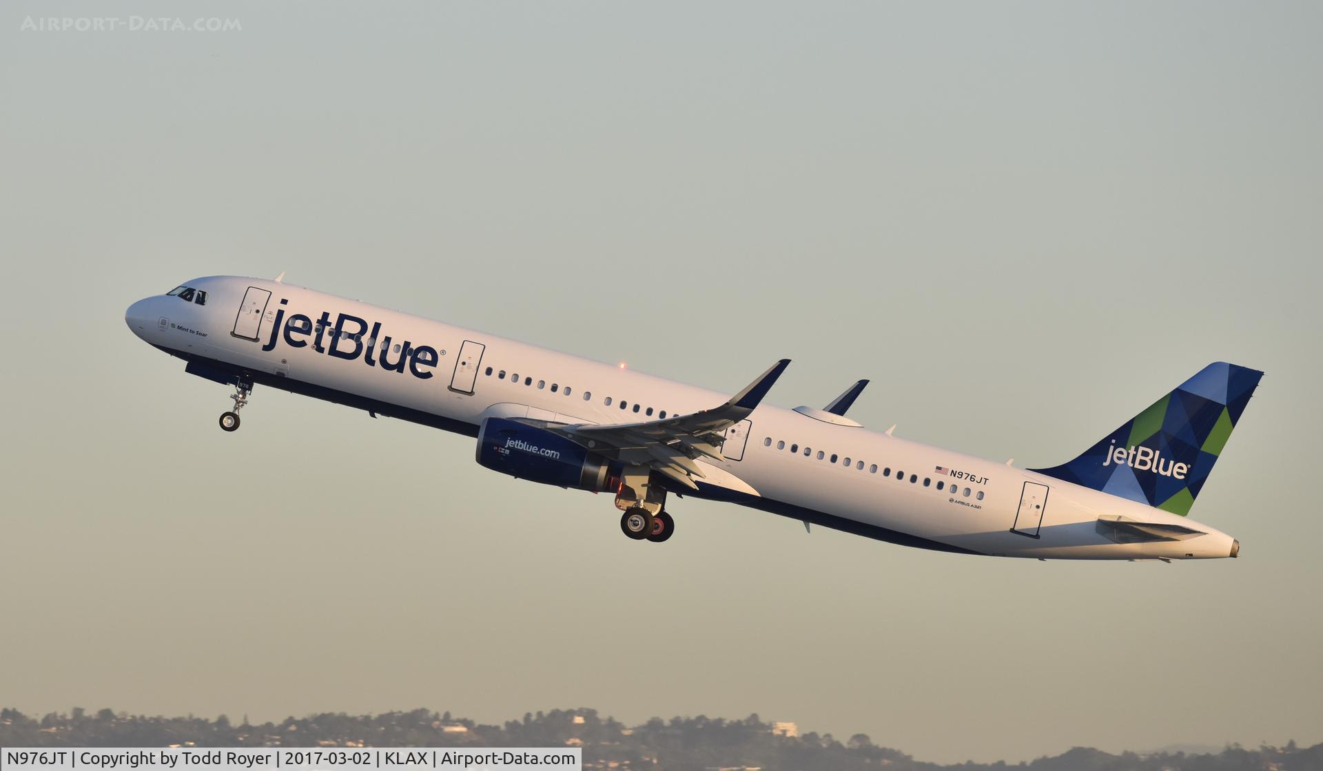 N976JT, 2017 Airbus A321-231 C/N 7529, Departing LAX