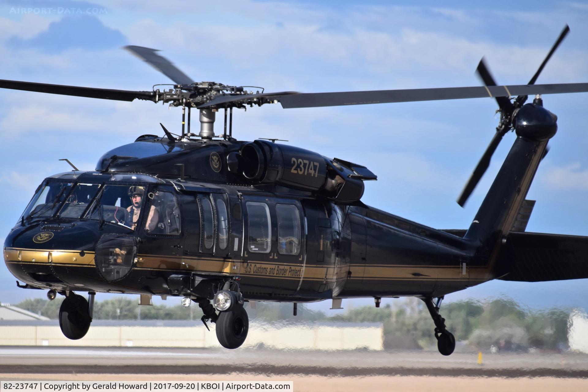 82-23747, Sikorsky UH-60A Black Hawk C/N 70.570, Lifting off from Taxiway Alpha.