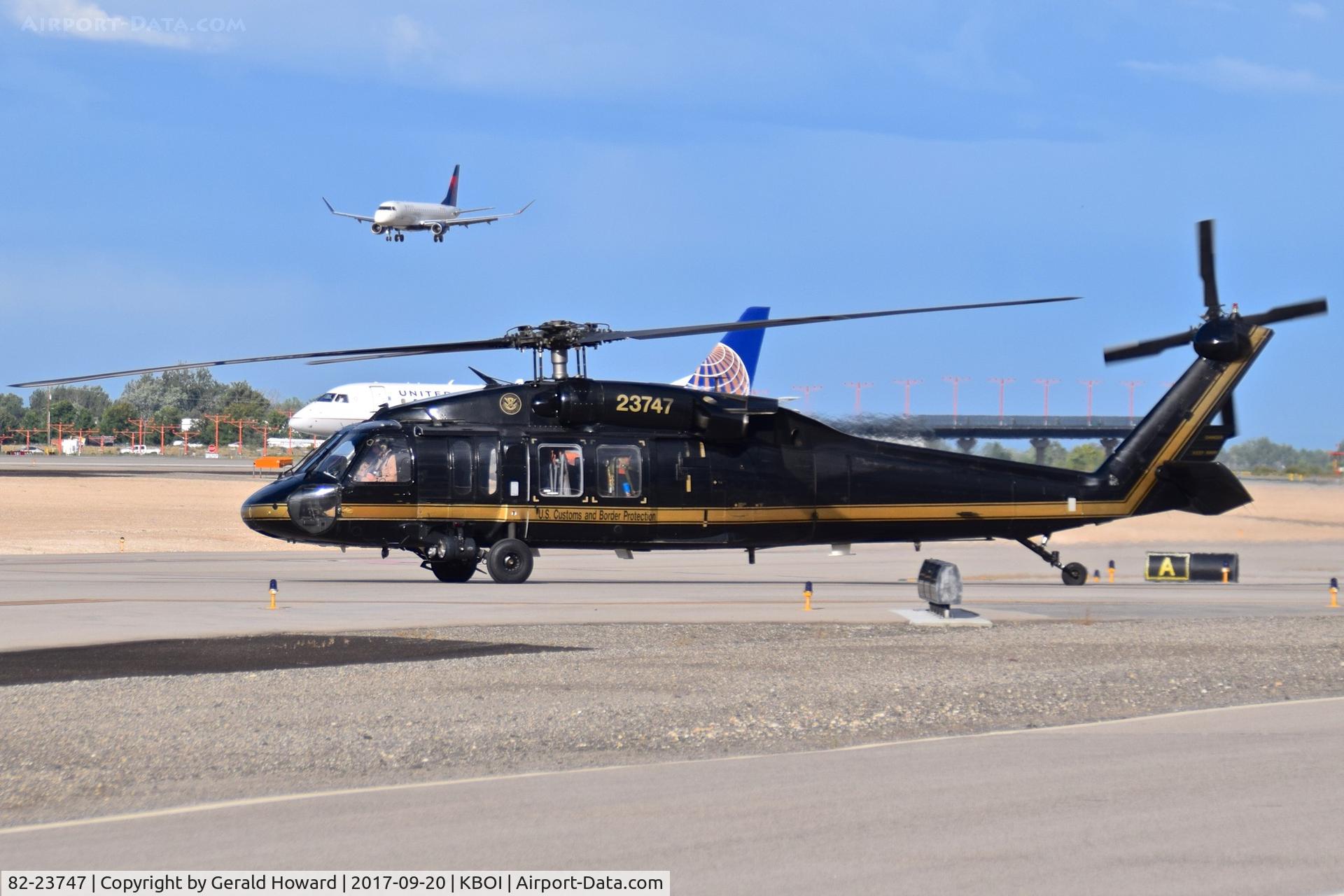 82-23747, Sikorsky UH-60A Black Hawk C/N 70.570, Ground taxi from north GA ramp.