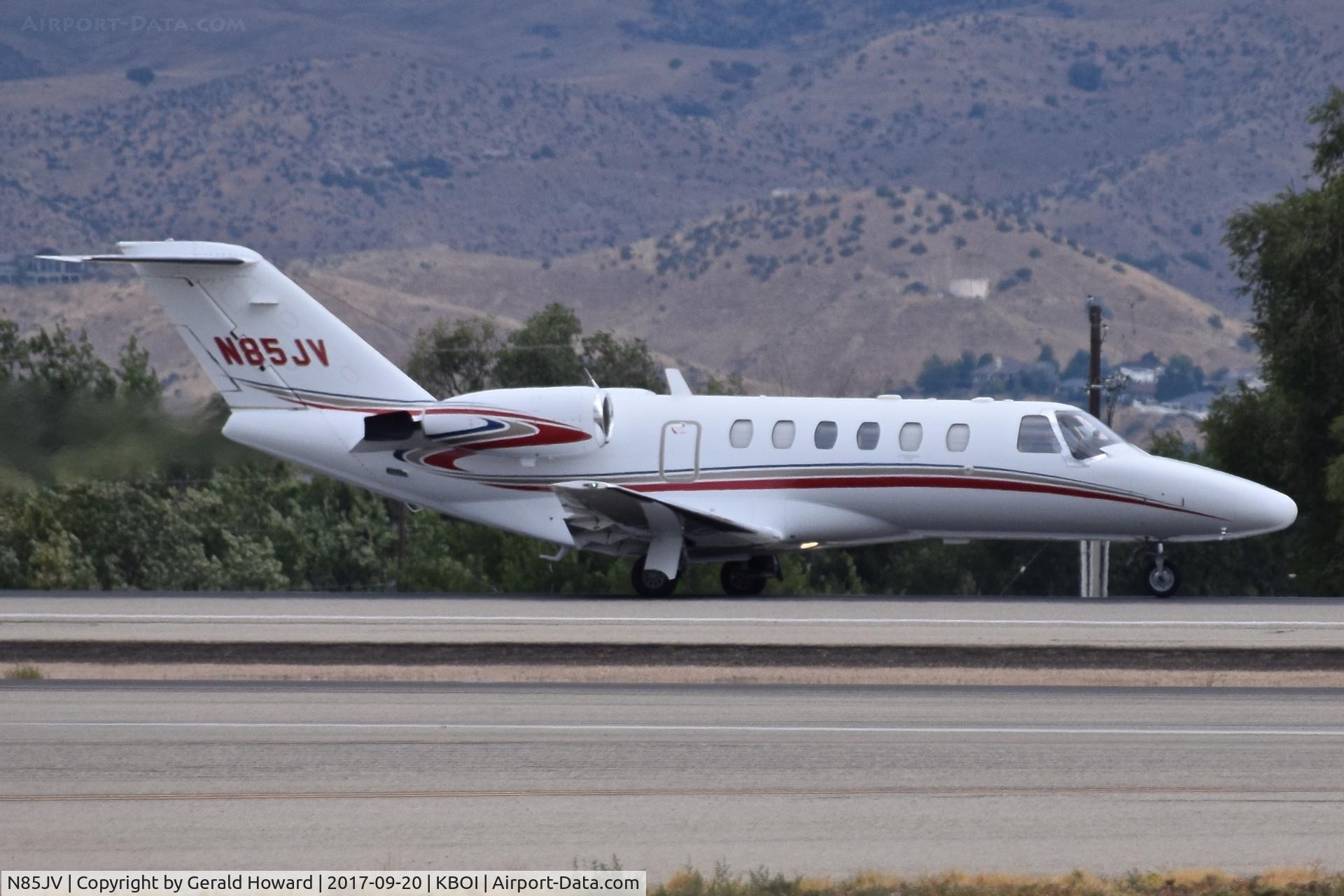 N85JV, 2002 Cessna 525A CitationJet CJ2 C/N 525A0085, Take off roll on RWY 10L.
