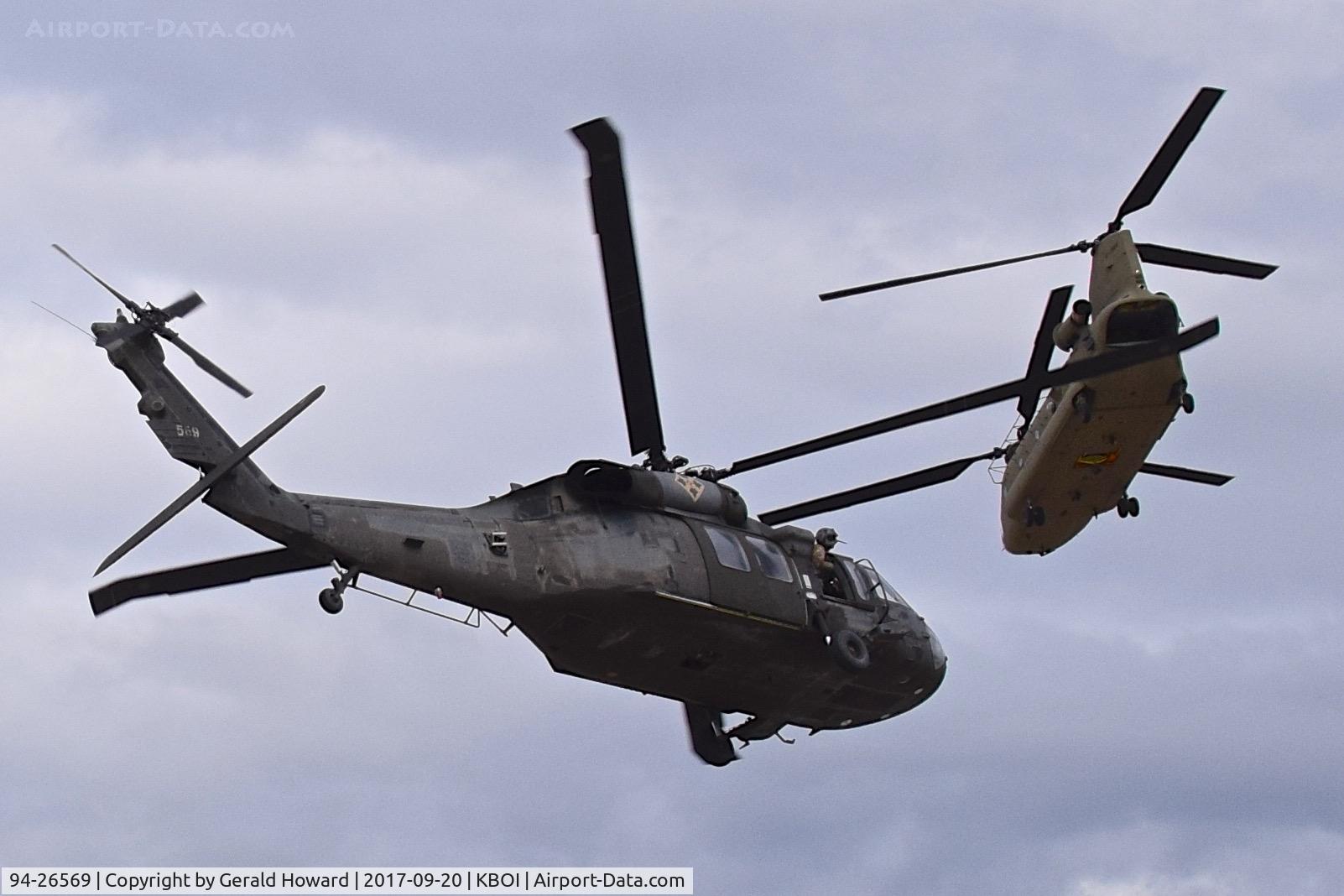 94-26569, 1994 Sikorsky UH-60L Black Hawk C/N 70.2089, Following CH-47 Chinook #15-08188 on take off from BOI.