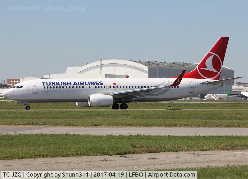 TC-JZG, 2016 Boeing 737-8F2 C/N 60028, Taxiing holding point rwy 32R for departure...