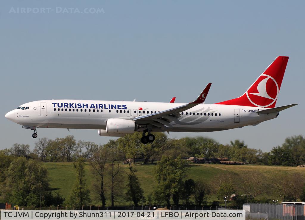 TC-JVM, 2016 Boeing 737-8F2 C/N 60016, Landing rwy 14R