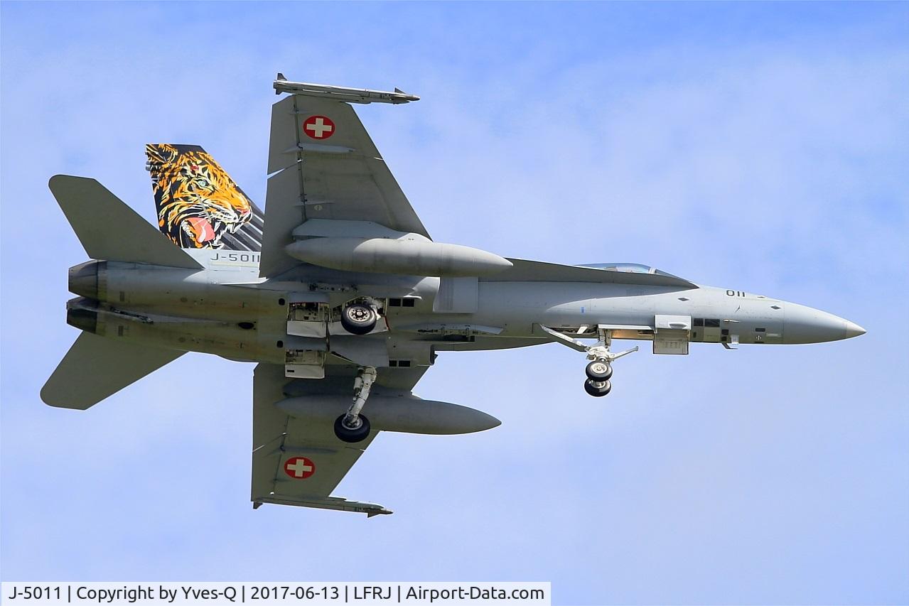 J-5011, McDonnell Douglas F/A-18C Hornet C/N 1351, McDonnell Douglas FA-18C Hornet, Short approach rwy 08, Landivisiau Naval Air Base (LFRJ) Tiger Meet 2017