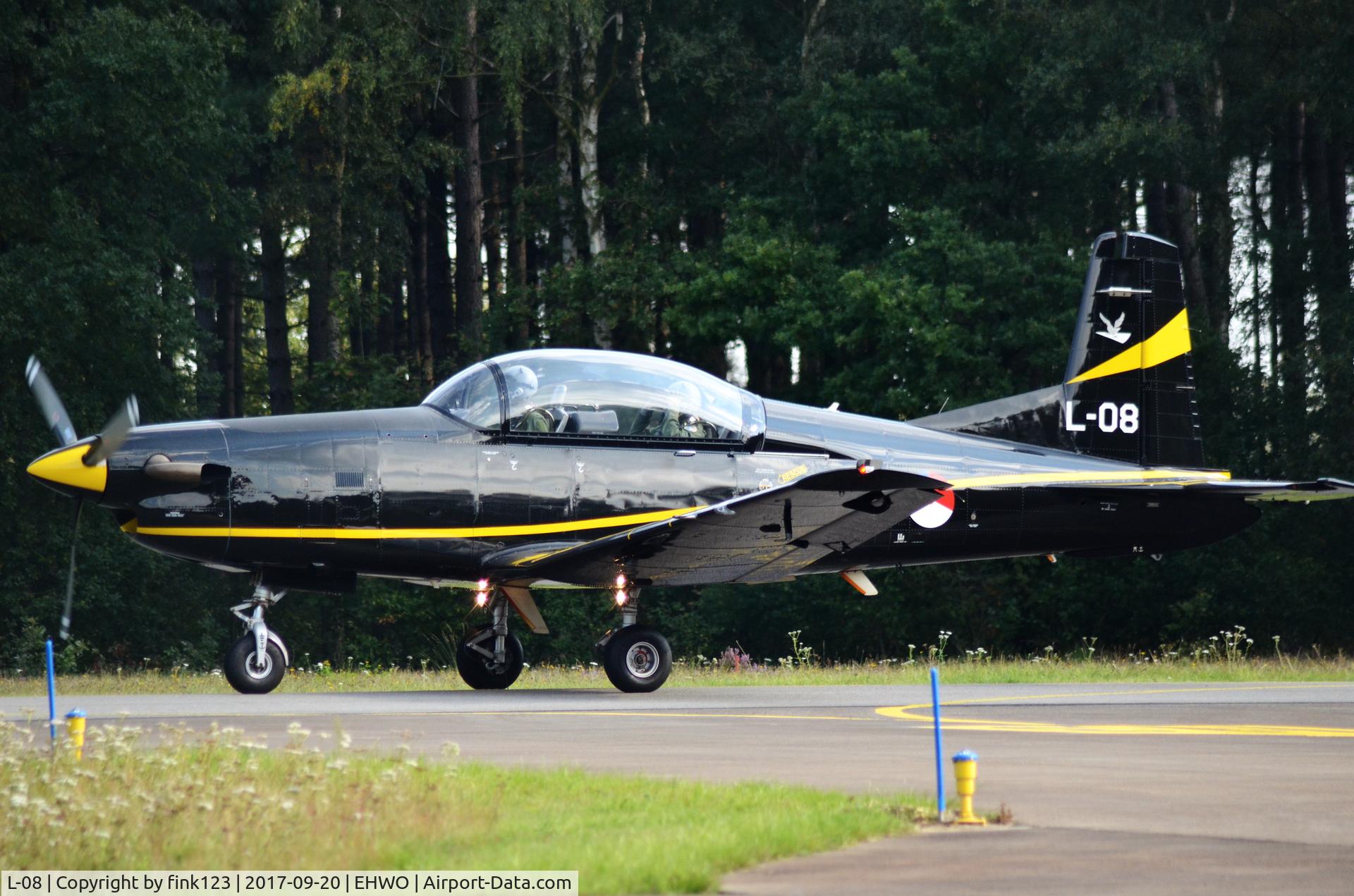 L-08, Pilatus PC-7 Turbo Trainer C/N 545, PC7 AT WOENSDRECHT