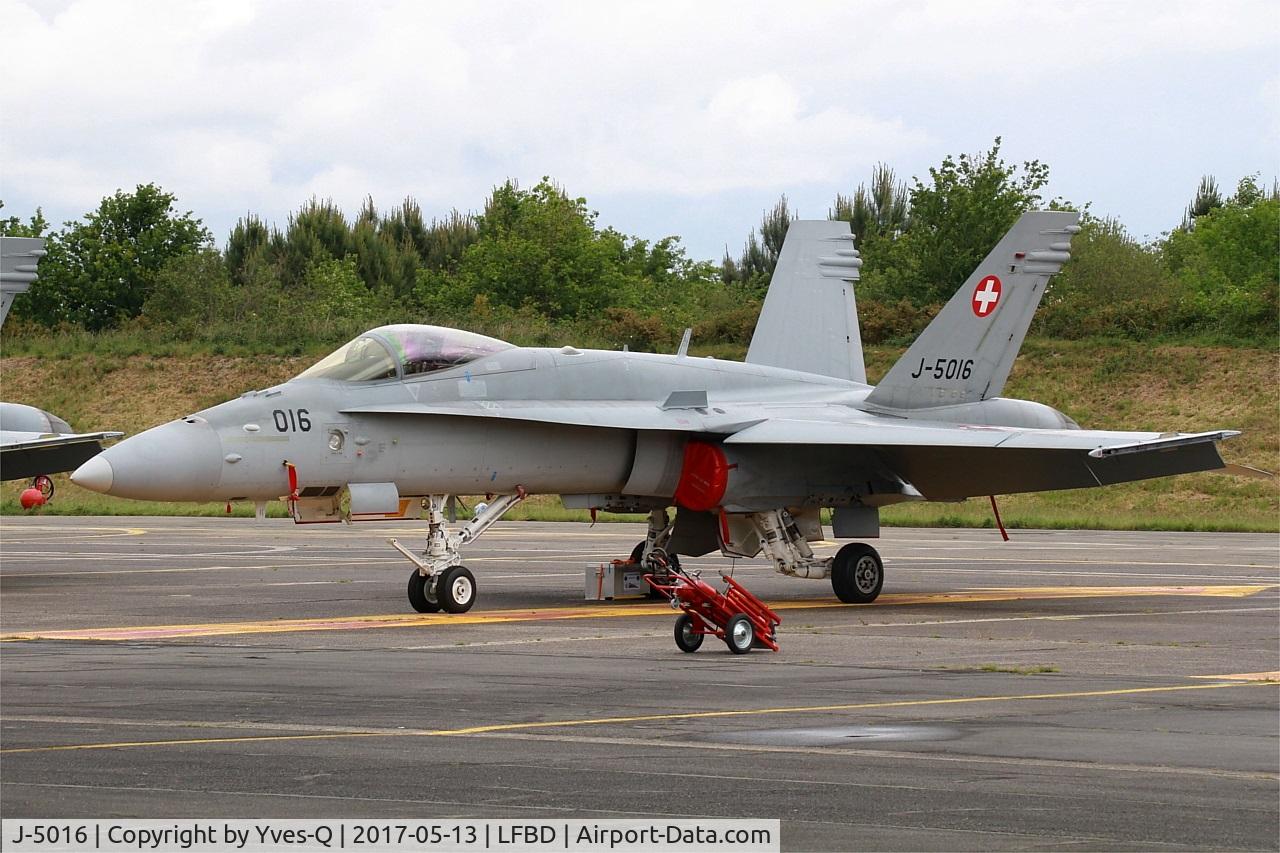 J-5016, 2001 McDonnell Douglas F/A-18C Hornet C/N 1363, Swiss Air Force McDonnell Douglas FA-18C Hornet, Flight line, Bordeaux-Mérignac airport Air Base (LFBD-BOD) Open day 2017