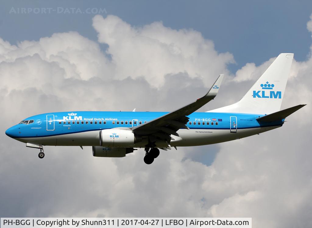 PH-BGG, 2009 Boeing 737-7K2 C/N 30367, Landing rwy 32L in new c/s