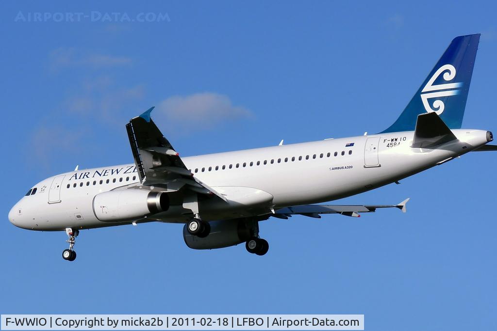 F-WWIO, 2011 Airbus A320-232 C/N 4584, Landing