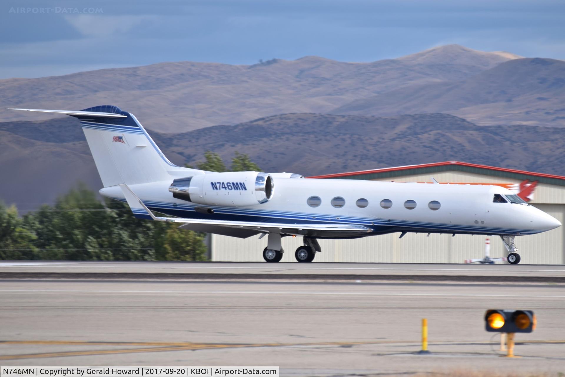 N746MN, 1990 Gulfstream Aerospace G-IV C/N 1136, Take off roll on Rwy 10L.
