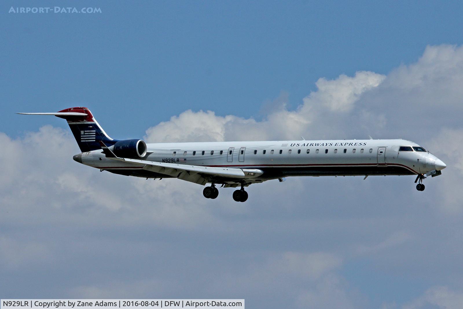 N929LR, 2005 Bombardier CRJ-900ER (CL-600-2D24) C/N 15029, Arriving at DFW Airport
