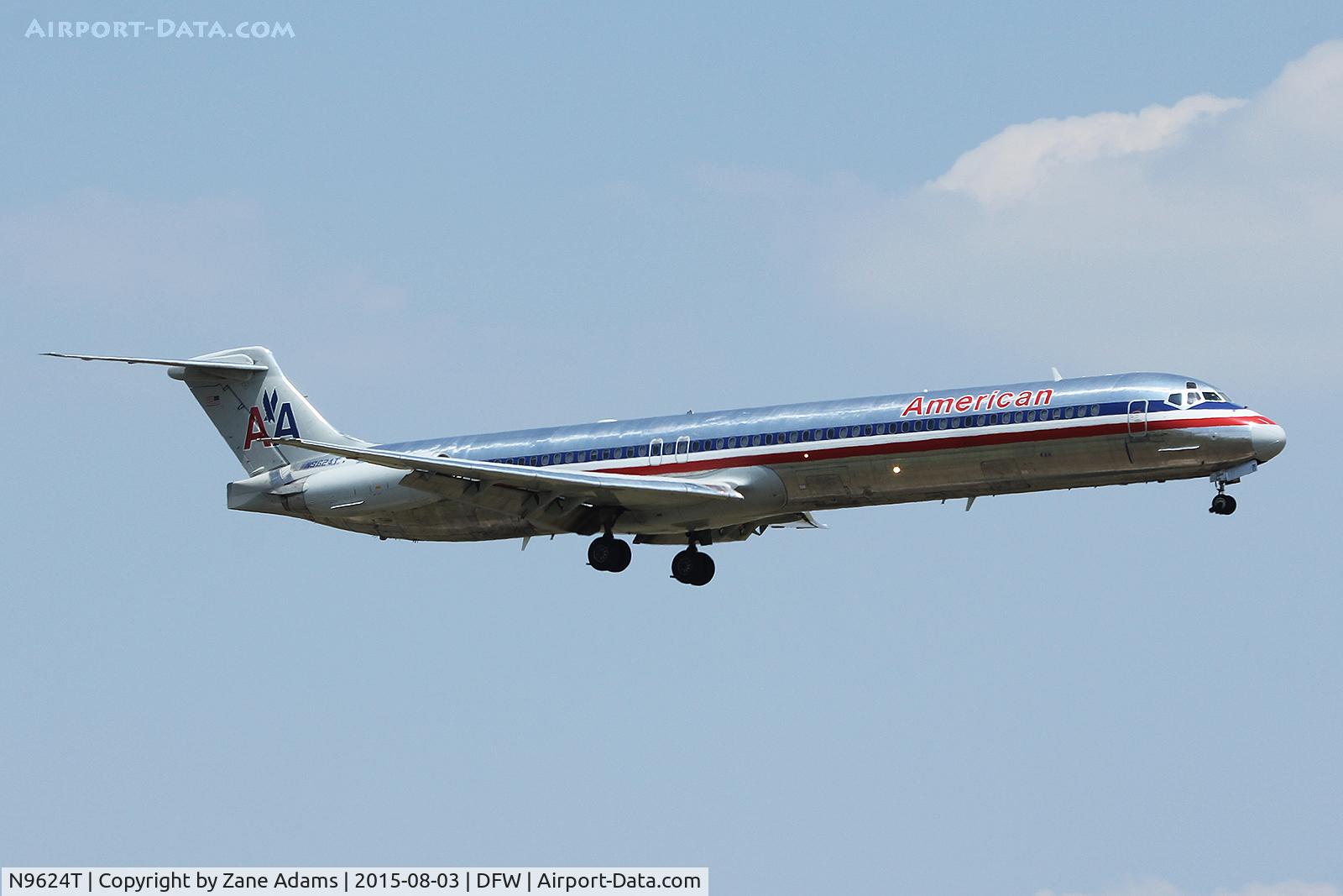N9624T, 1998 McDonnell Douglas MD-83 (DC-9-83) C/N 53594, Arriving at DFW Airport