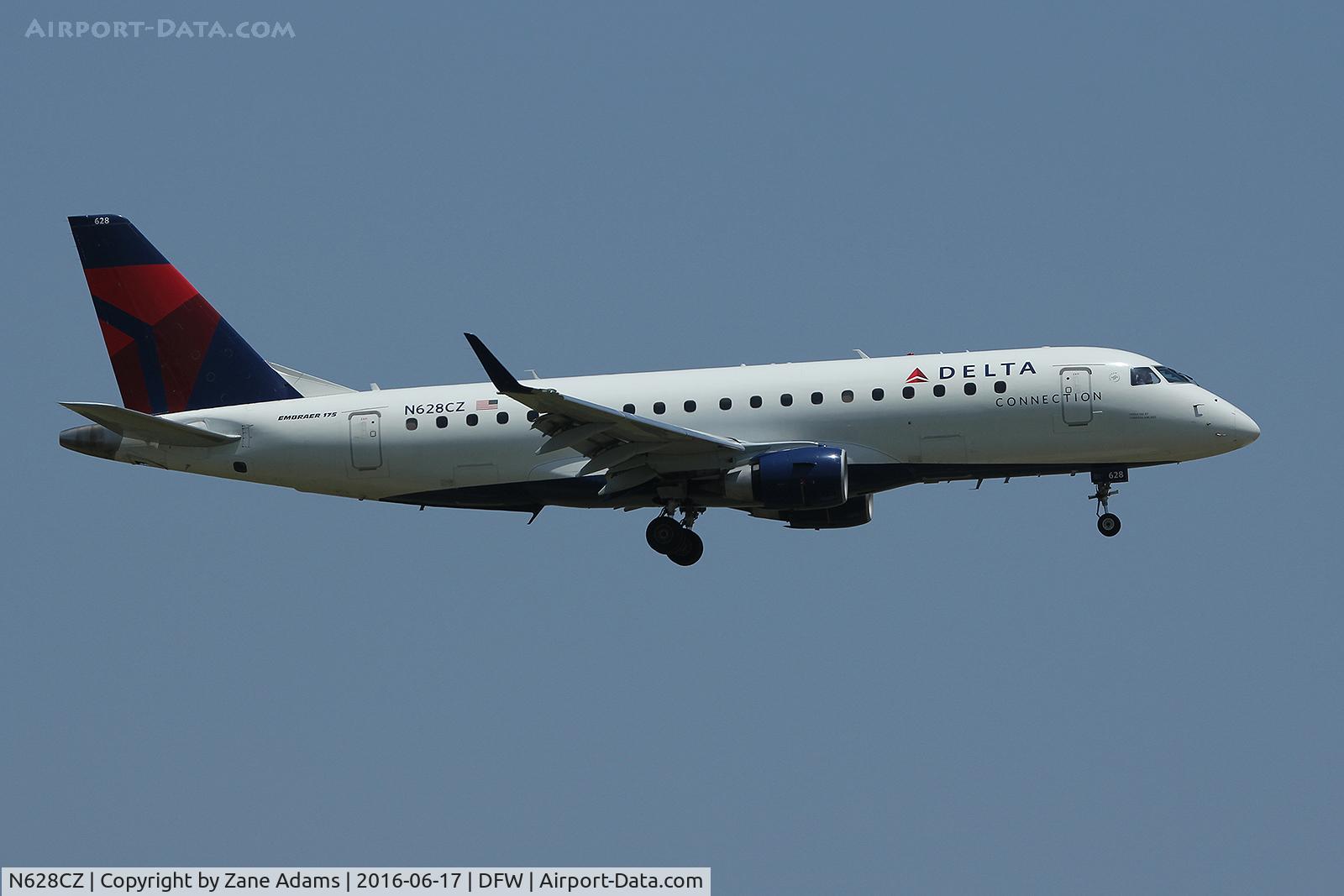 N628CZ, 2008 Embraer 175LR (ERJ-170-200LR) C/N 17000233, Arriving at DFW Airport