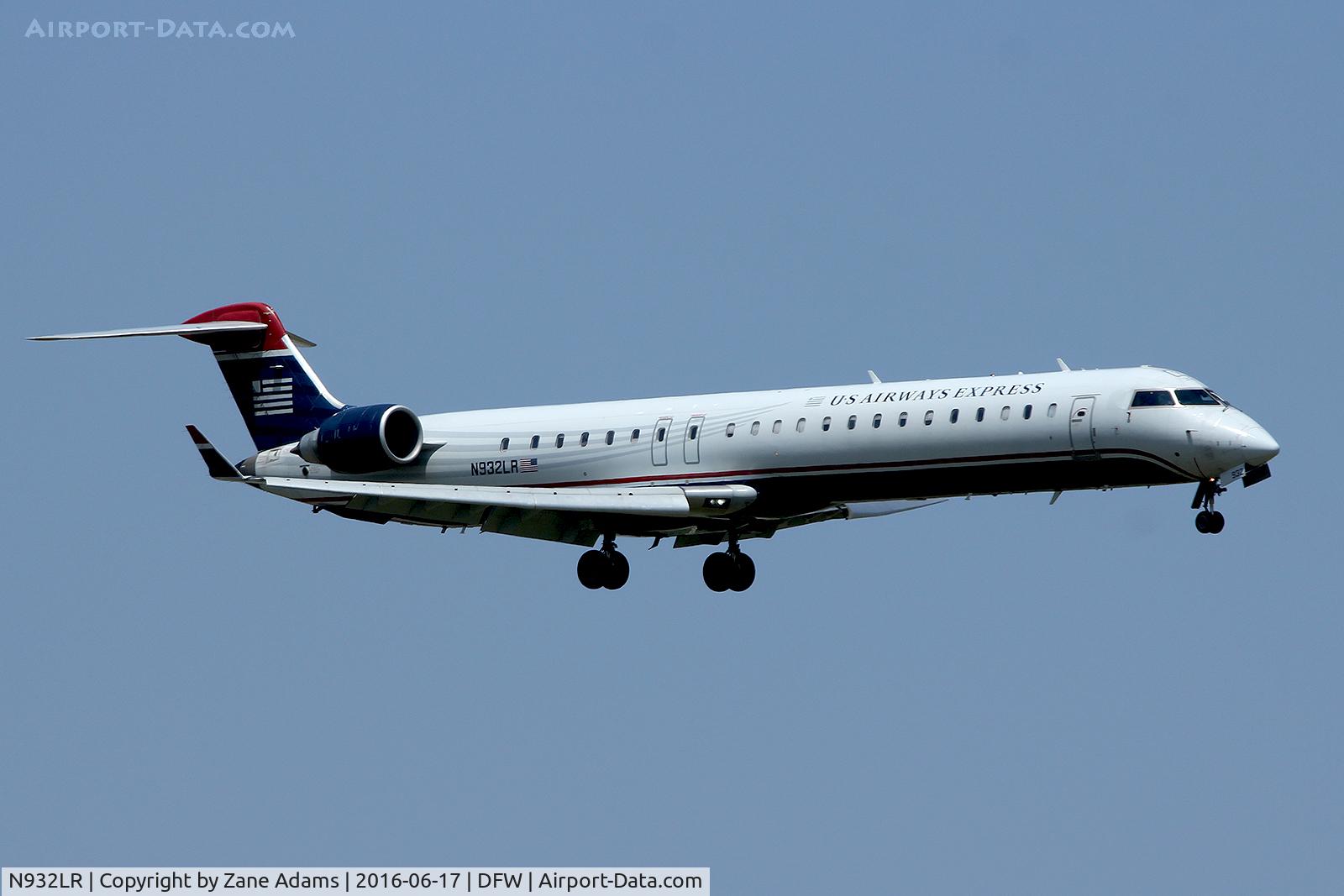 N932LR, 2005 Bombardier CRJ-900ER (CL-600-2D24) C/N 15032, Arriving at DFW Airport