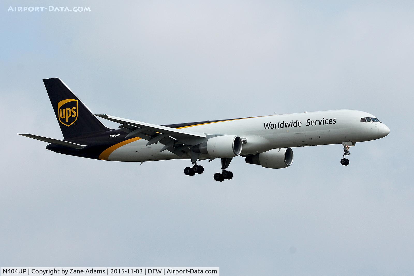 N404UP, 1987 Boeing 757-24APF C/N 23726, Arriving at DFW Airport