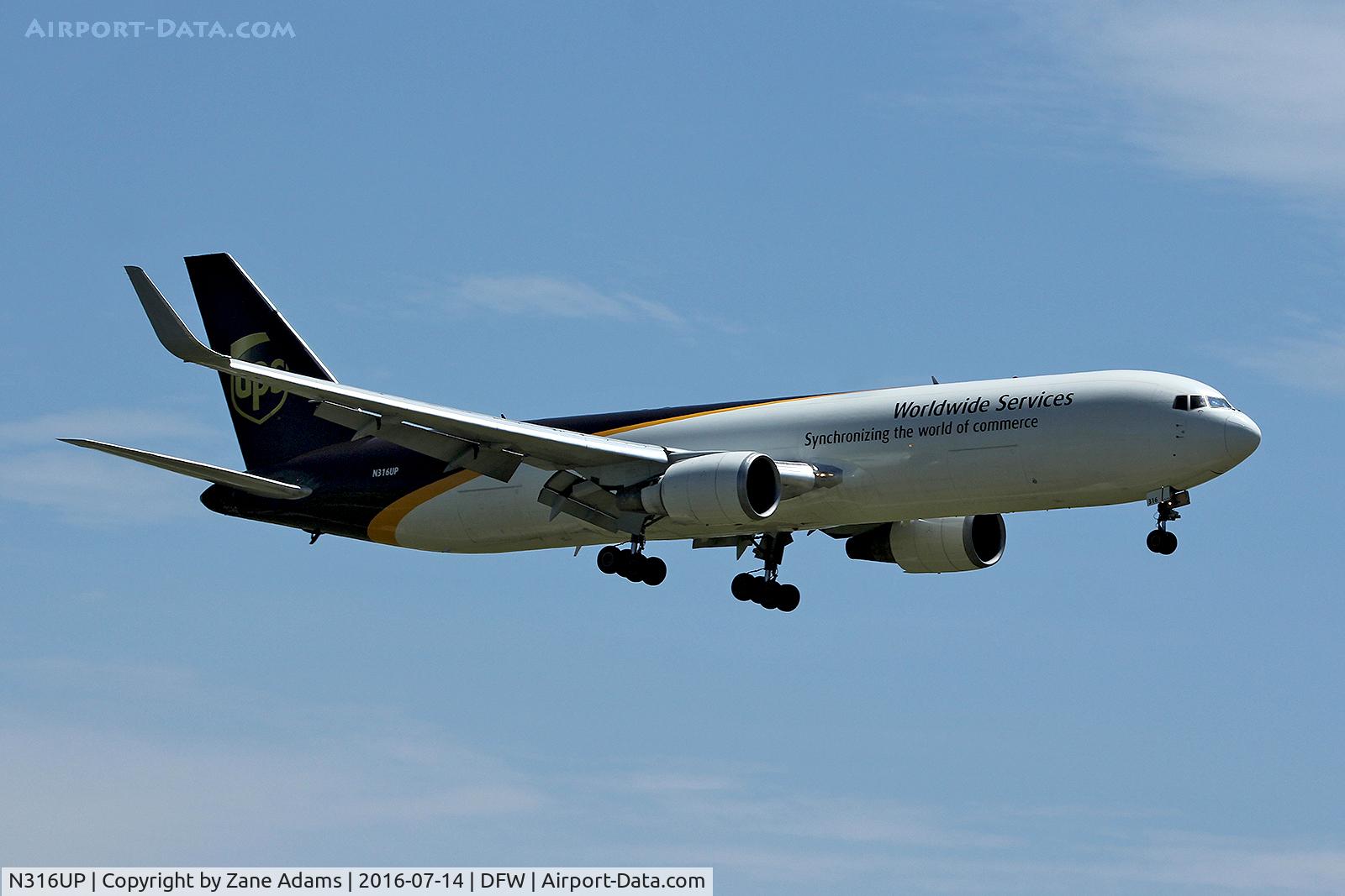 N316UP, 1997 Boeing 767-34AF C/N 27744, Arriving at DFW Airport