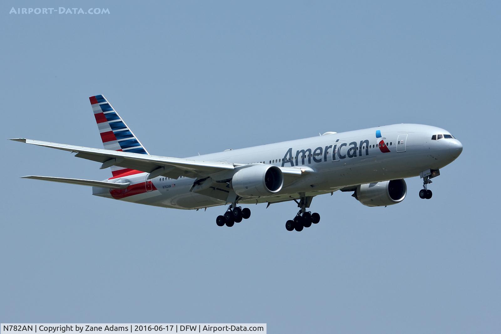 N782AN, 2000 Boeing 777-223 C/N 30003, Arriving at DFW Airport