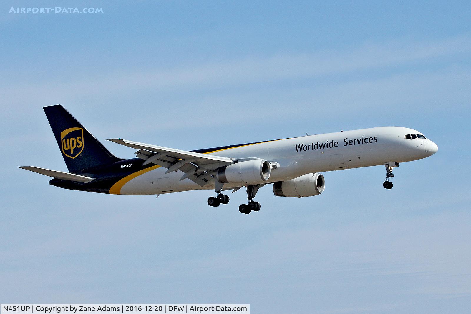 N451UP, 1995 Boeing 757-24APF C/N 27739, Arriving at DFW Airport