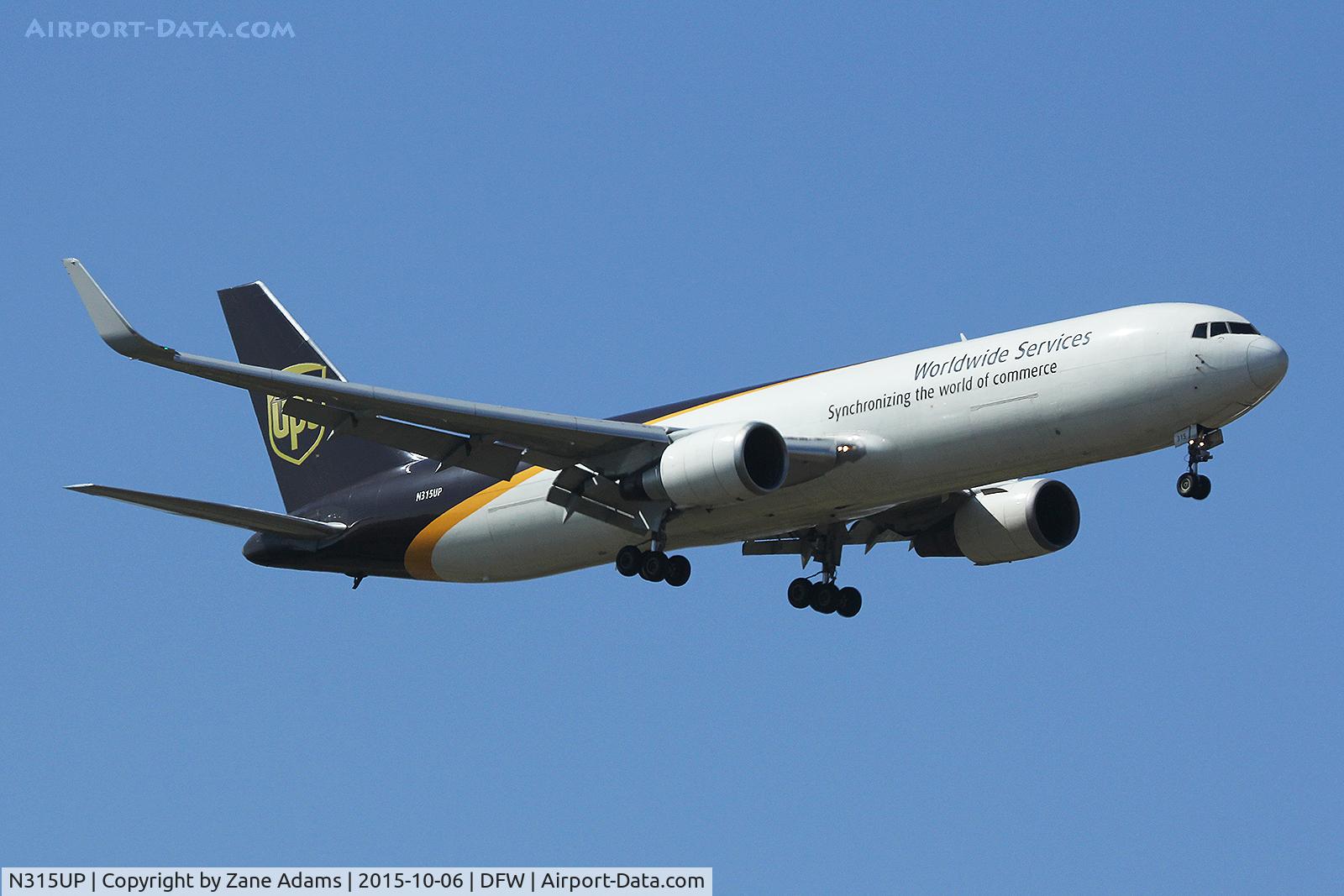 N315UP, 1996 Boeing 767-34AF C/N 27743, Arriving at DFW Airport