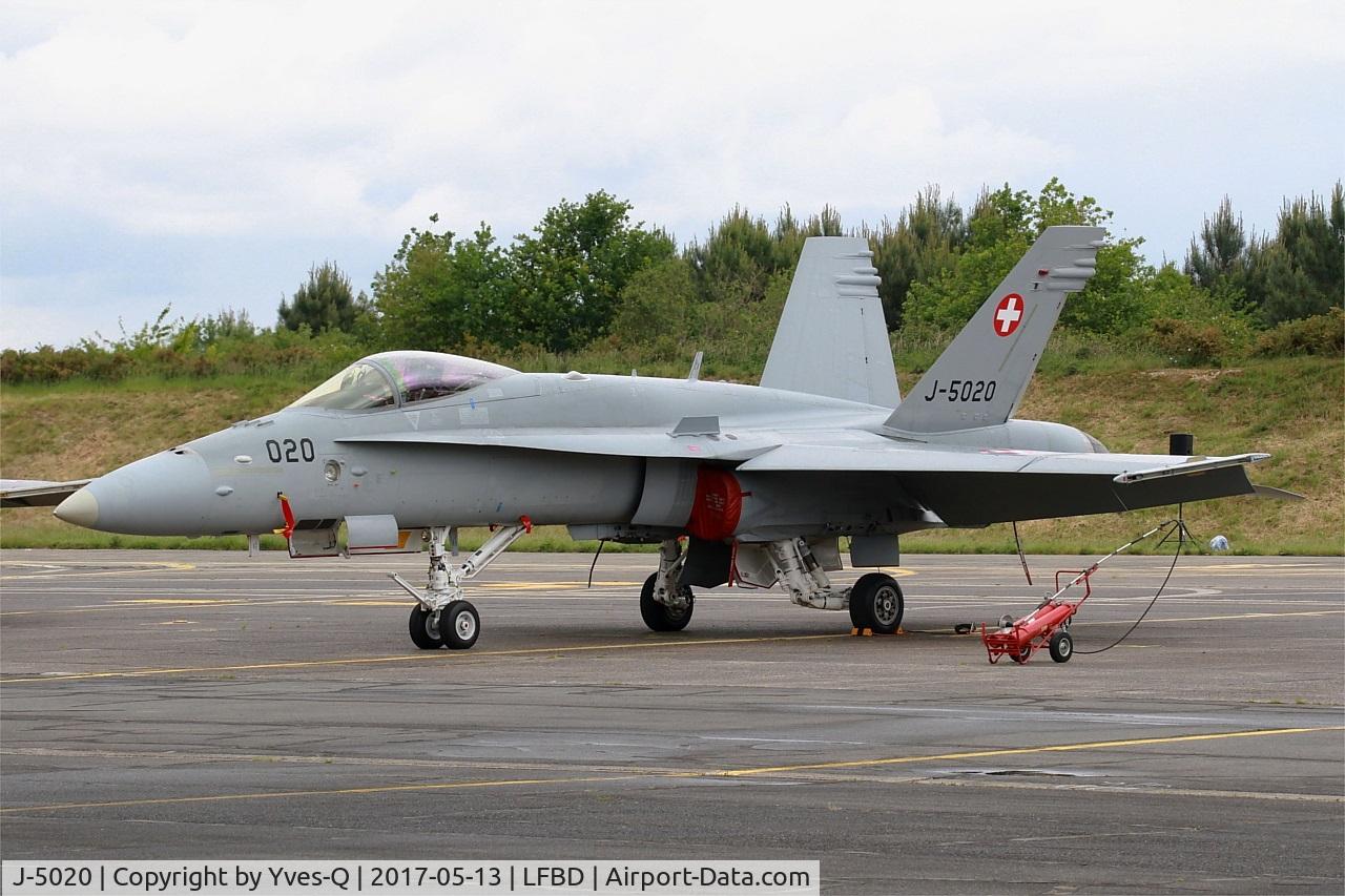 J-5020, McDonnell Douglas F/A-18C Hornet C/N 1369/SFC020, Swiss Air Force McDonnell Douglas FA-18C Hornet, Flight line, Bordeaux-Mérignac airport Air Base (LFBD-BOD) Open day 2017
