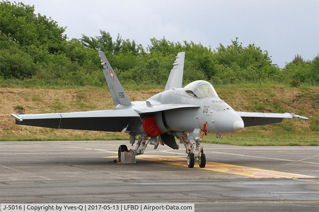 J-5016, 2001 McDonnell Douglas F/A-18C Hornet C/N 1363, Swiss Air Force McDonnell Douglas FA-18C Hornet, Flight line, Bordeaux-Mérignac airport Air Base (LFBD-BOD) Open day 2017