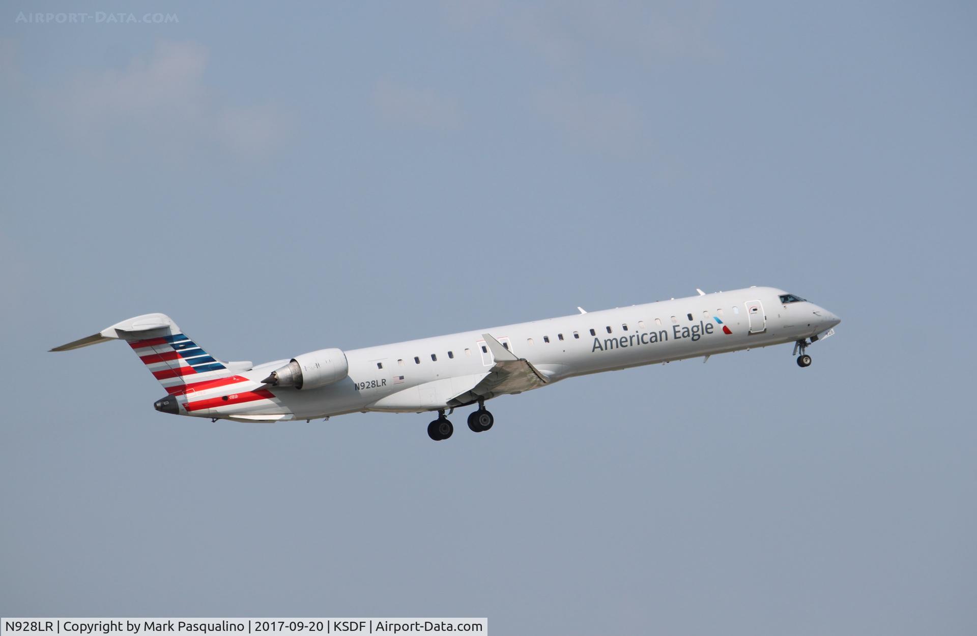 N928LR, 2005 Bombardier CRJ-900ER (CL-600-2D24) C/N 15028, CL-600-2D24