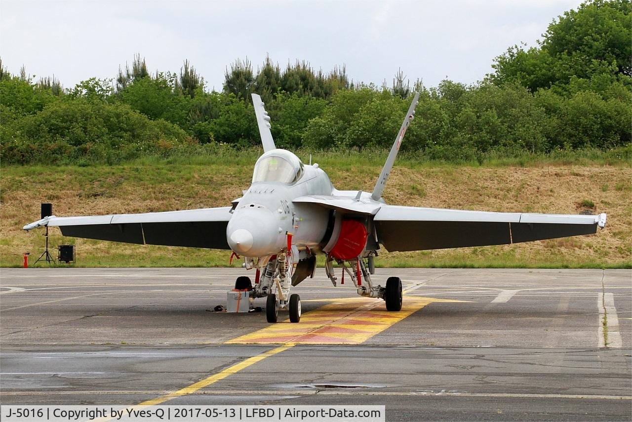 J-5016, 2001 McDonnell Douglas F/A-18C Hornet C/N 1363, Swiss Air Force McDonnell Douglas FA-18C Hornet, Flight line, Bordeaux-Mérignac airport Air Base (LFBD-BOD) Open day 2017