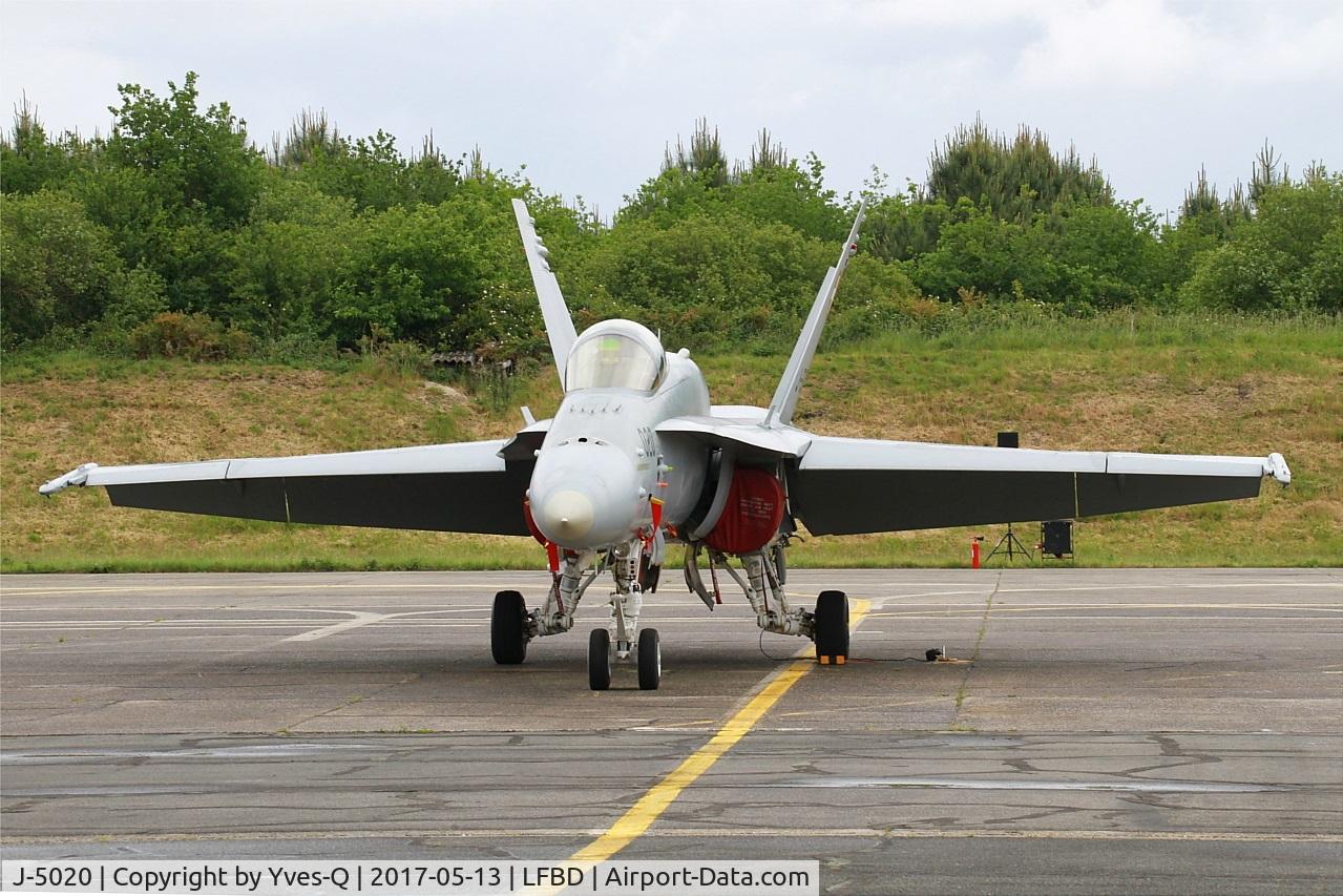 J-5020, McDonnell Douglas F/A-18C Hornet C/N 1369/SFC020, Swiss Air Force McDonnell Douglas FA-18C Hornet, Flight line, Bordeaux-Mérignac airport Air Base (LFBD-BOD) Open day 2017