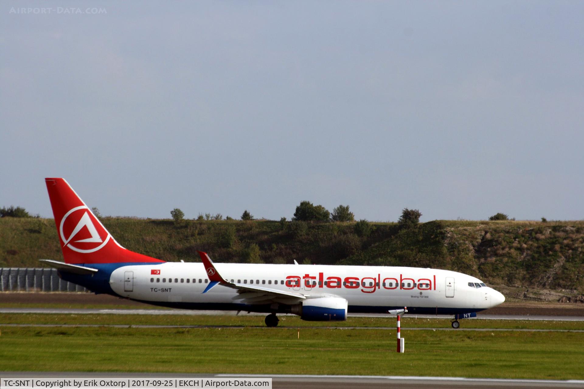 TC-SNT, 2010 Boeing 737-8HC C/N 40755, TC-SNT taxing for takeoff