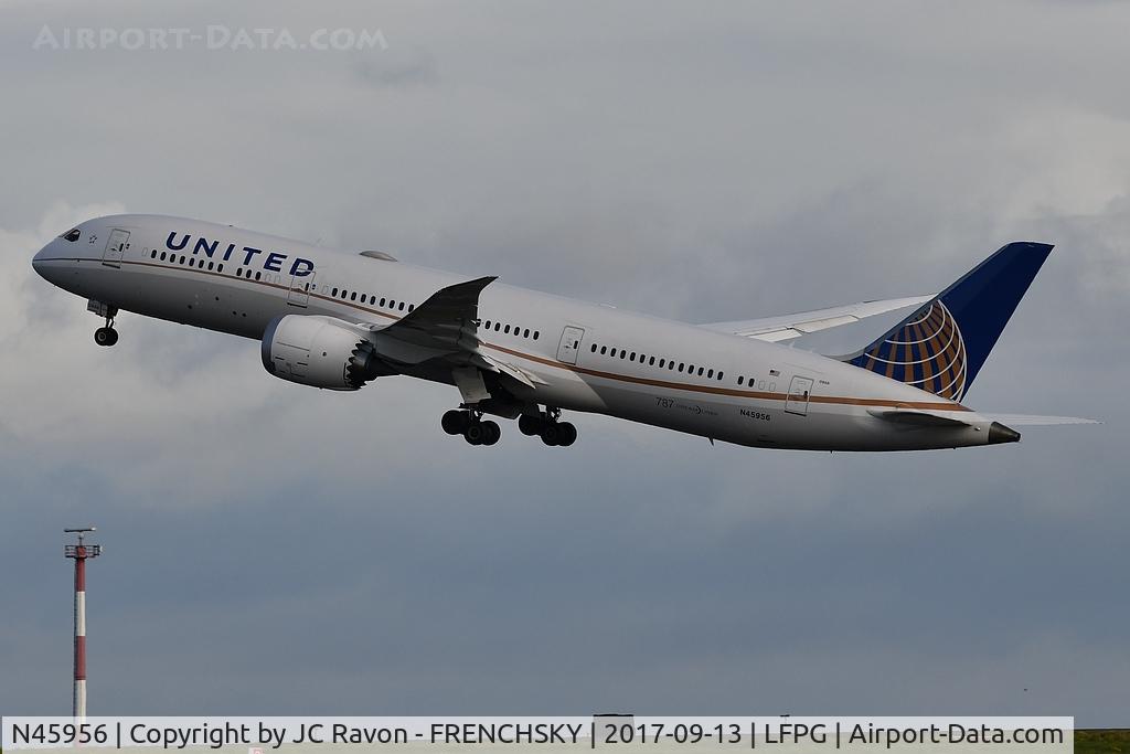 N45956, 2015 Boeing 787-9 Dreamliner C/N 40918, United Airlines Dreamliner take off runway 27L