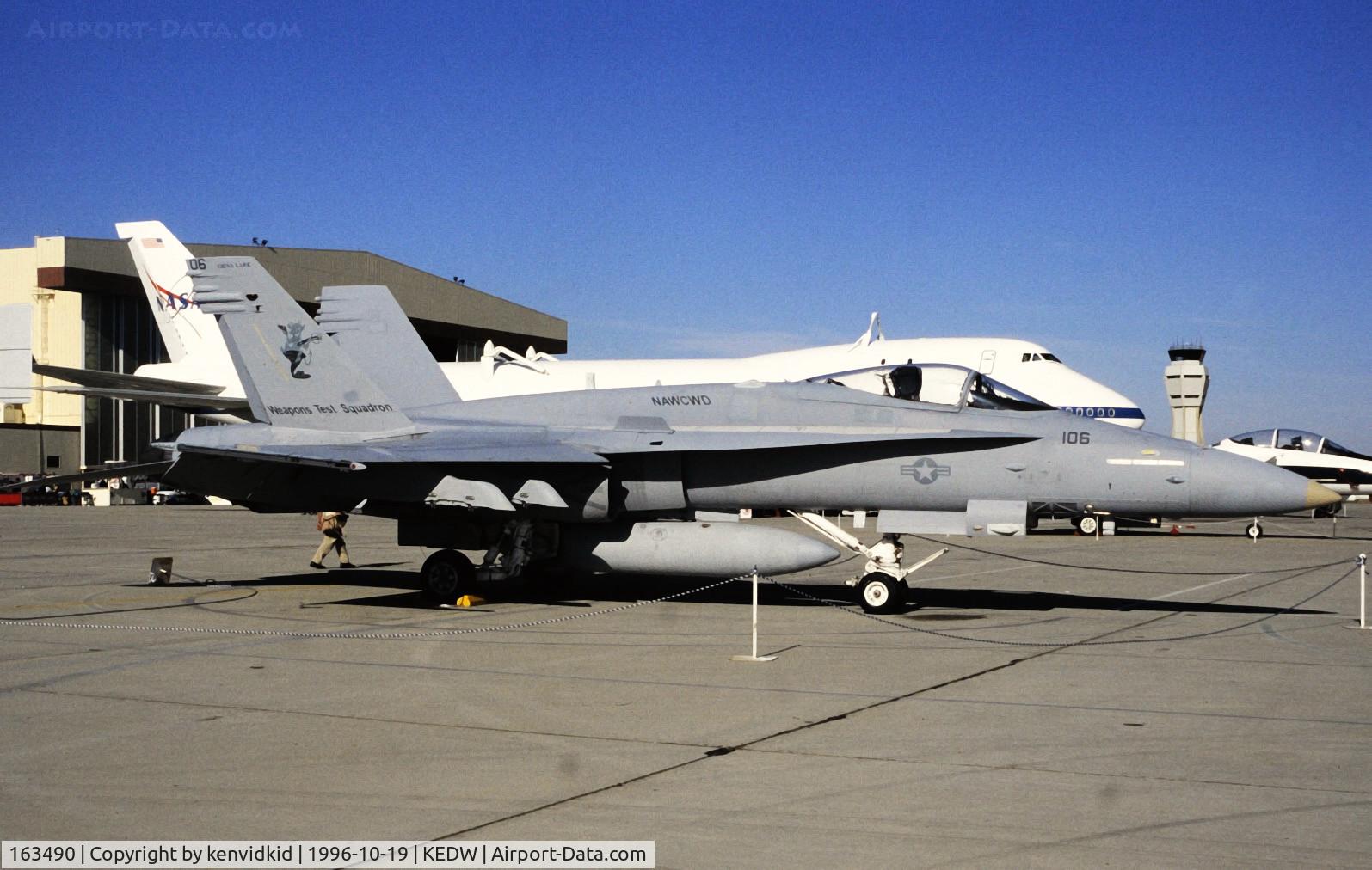 163490, 1988 McDonnell Douglas F/A-18C Hornet C/N 0725/C047, On static display at the Edwards Open House 1996.