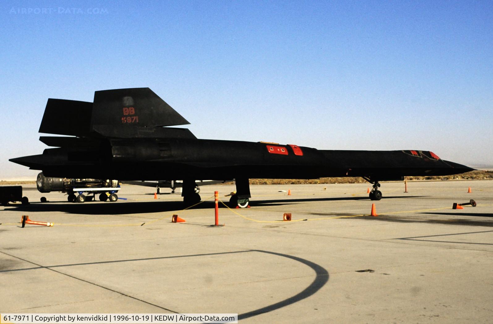 61-7971, Lockheed SR-71A Blackbird C/N 2022, On static display at the Edwards Open House 1996.