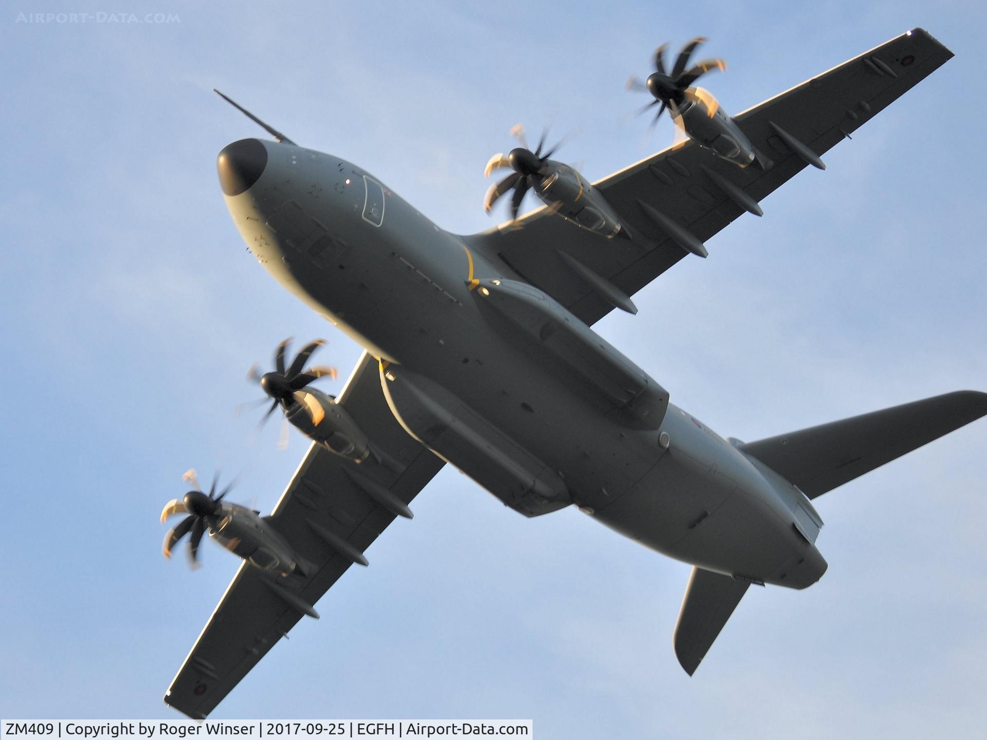 ZM409, 2016 Airbus A400M Atlas C.1 C/N 034, Fast approach for a low pass over Runway 22 by RAF Atlas C.1 aircraft coded 409 of the Brize Norton Transport Wing.