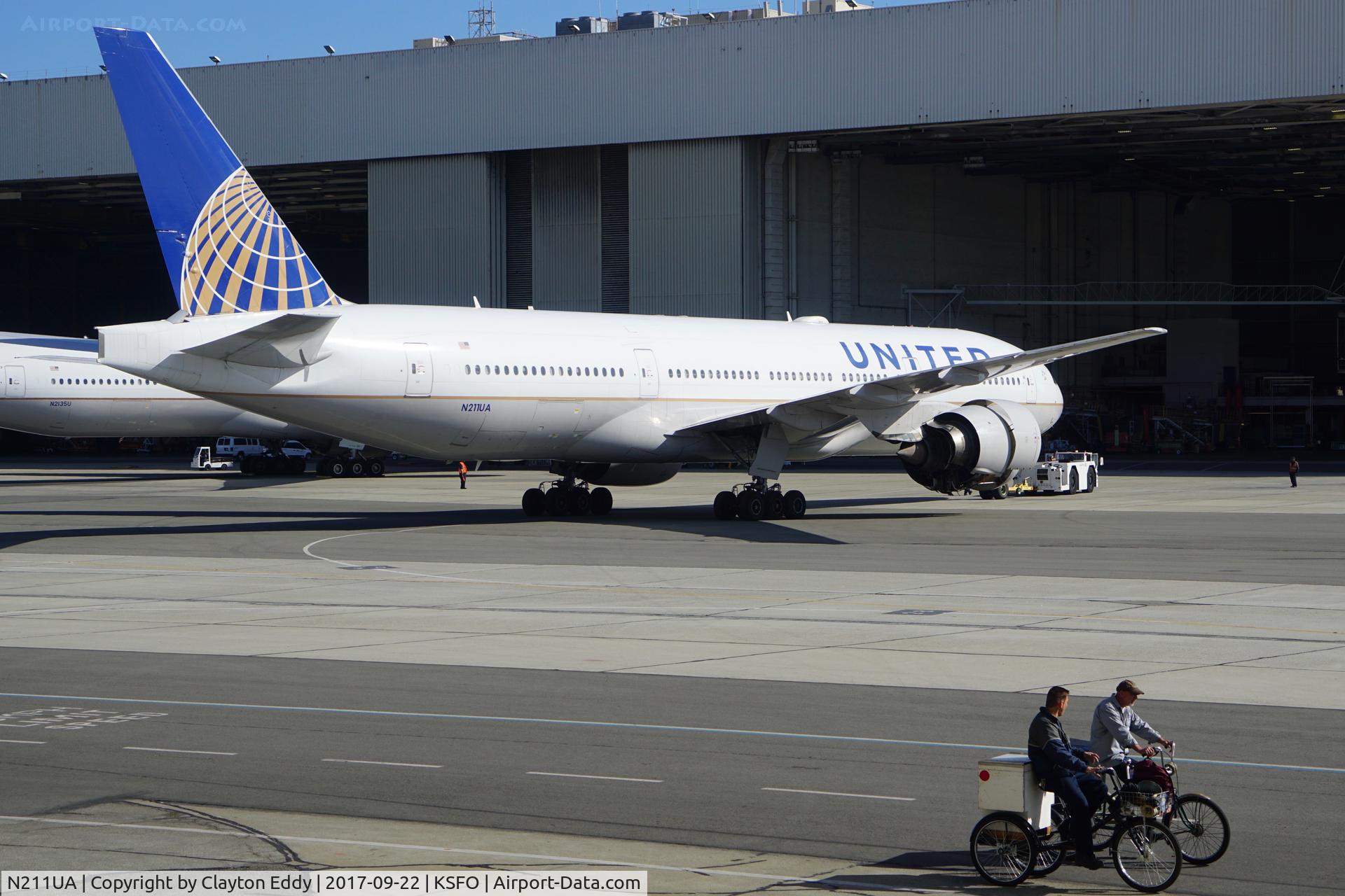 N211UA, 2000 Boeing 777-222 C/N 30217, SFO 2017.