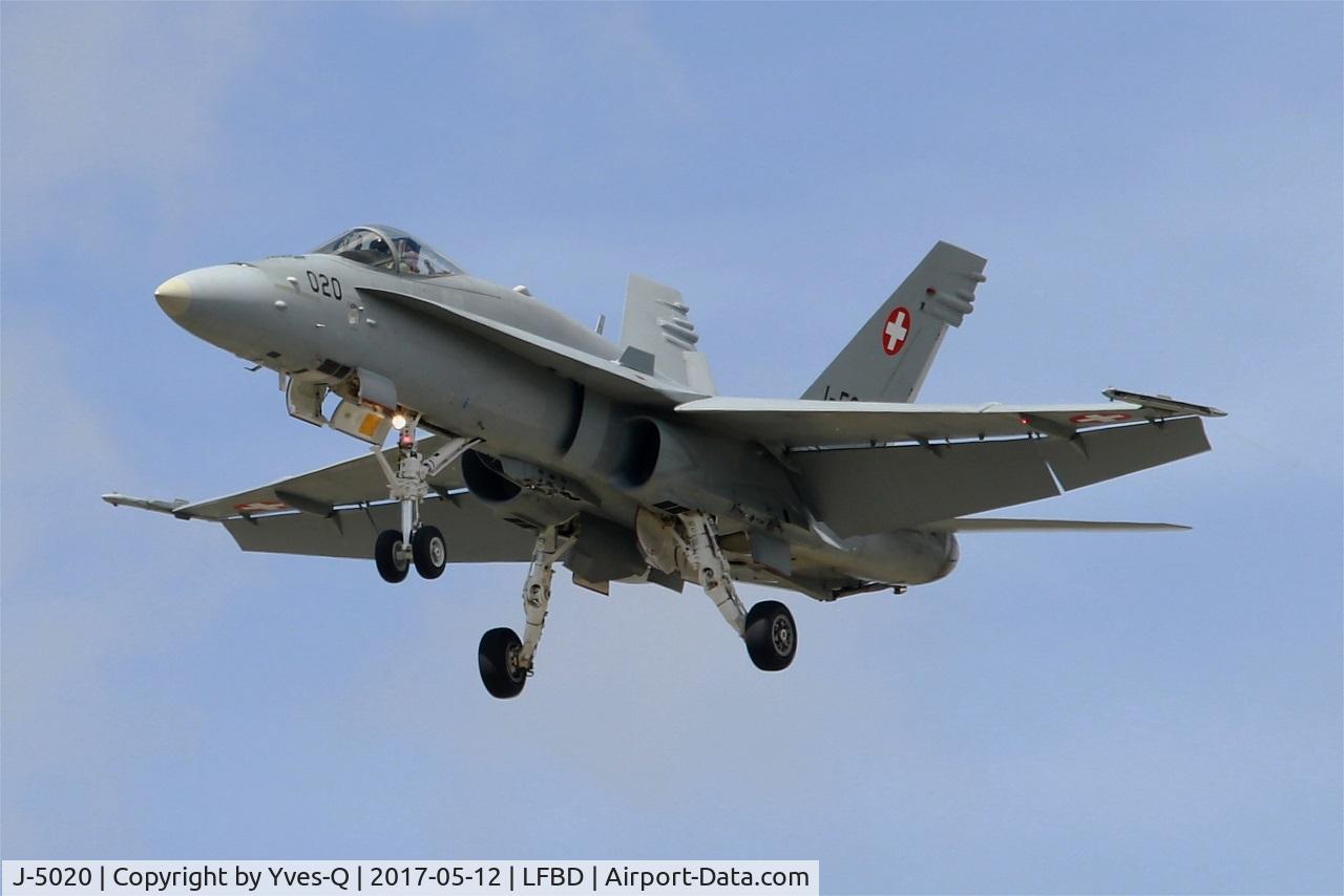 J-5020, McDonnell Douglas F/A-18C Hornet C/N 1369/SFC020, Swiss Air Force McDonnell Douglas FA-18C Hornet, Short approach rwy 23, Bordeaux-Mérignac airport (LFBD-BOD)
